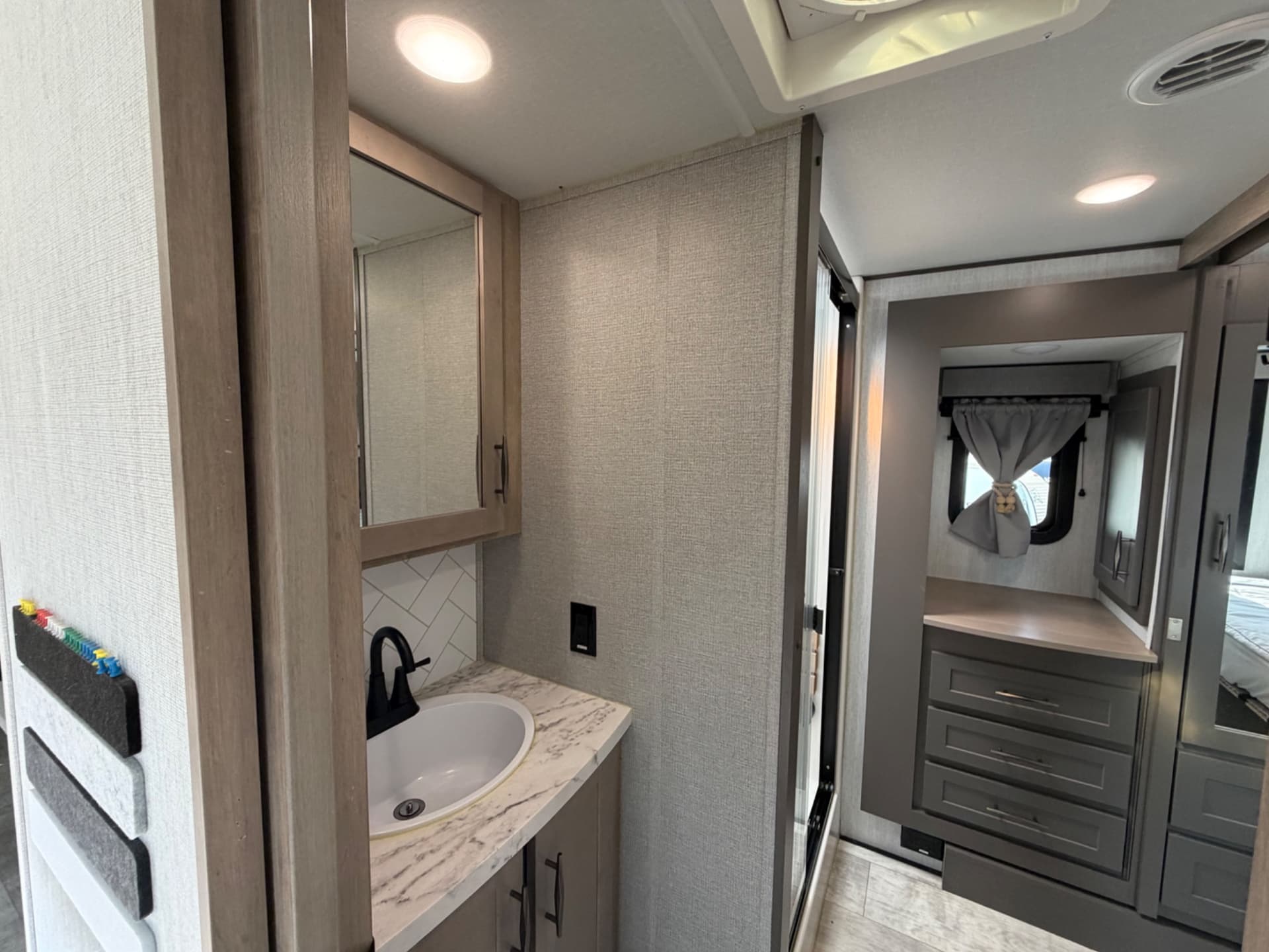 2023 Grand Design 2023 Grand Design Momentum M-Class - thumbnail 18