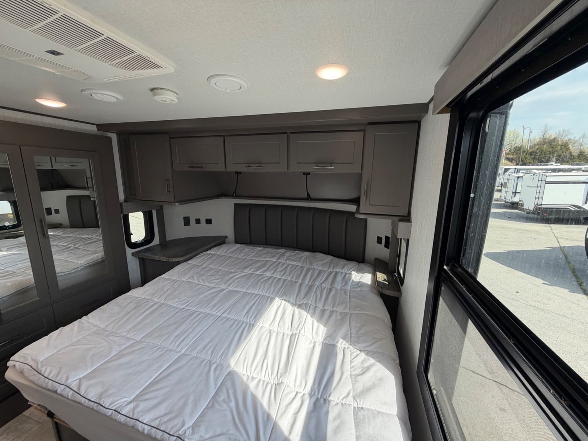 2023 Grand Design 2023 Grand Design Momentum M-Class - thumbnail 20