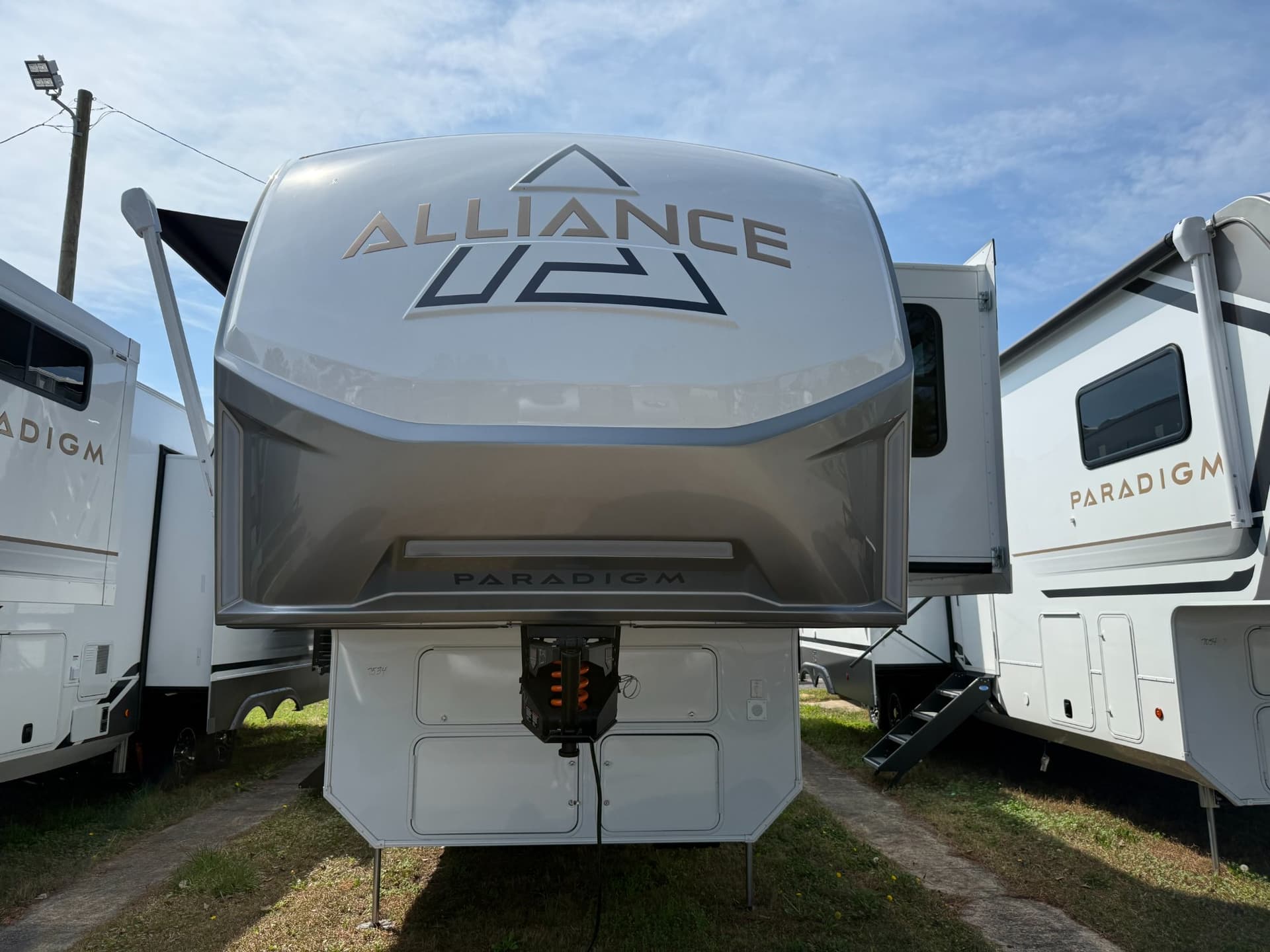 2026 Alliance RV 2026 Alliance RV Paradigm - thumbnail 3