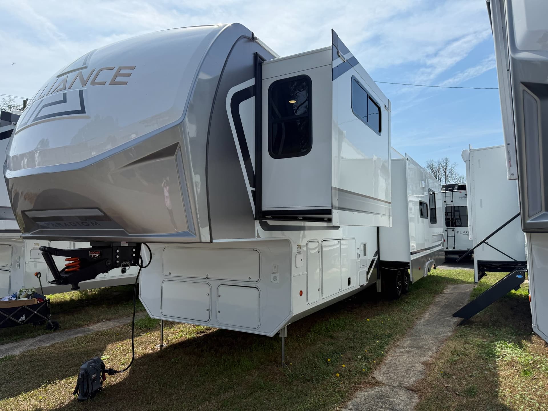 2026 Alliance RV 2026 Alliance RV Paradigm - thumbnail 4