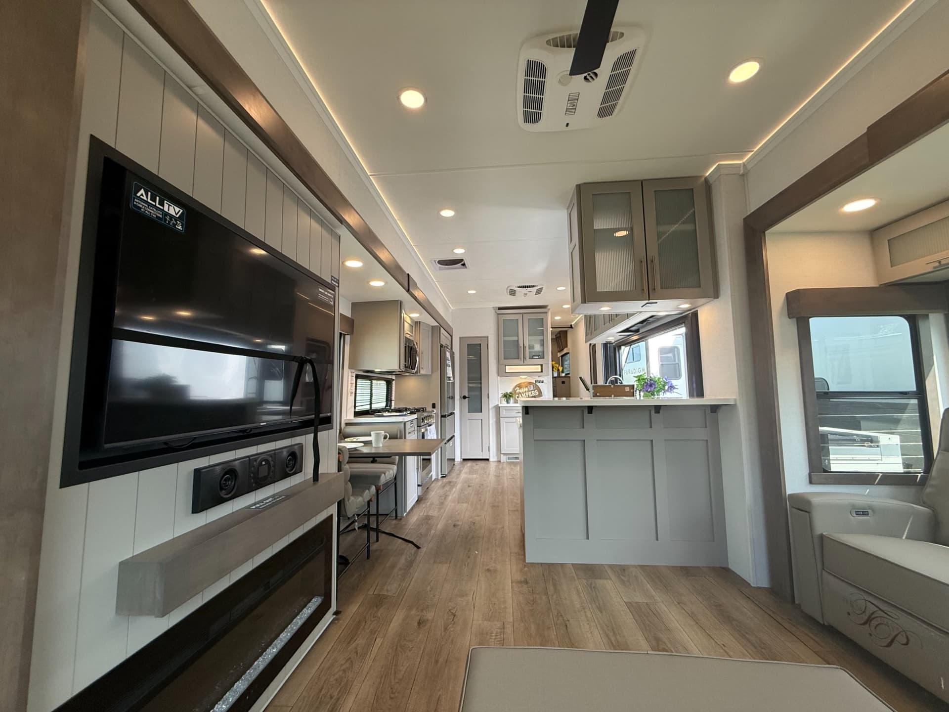 2026 Alliance RV 2026 Alliance RV Paradigm - thumbnail 7