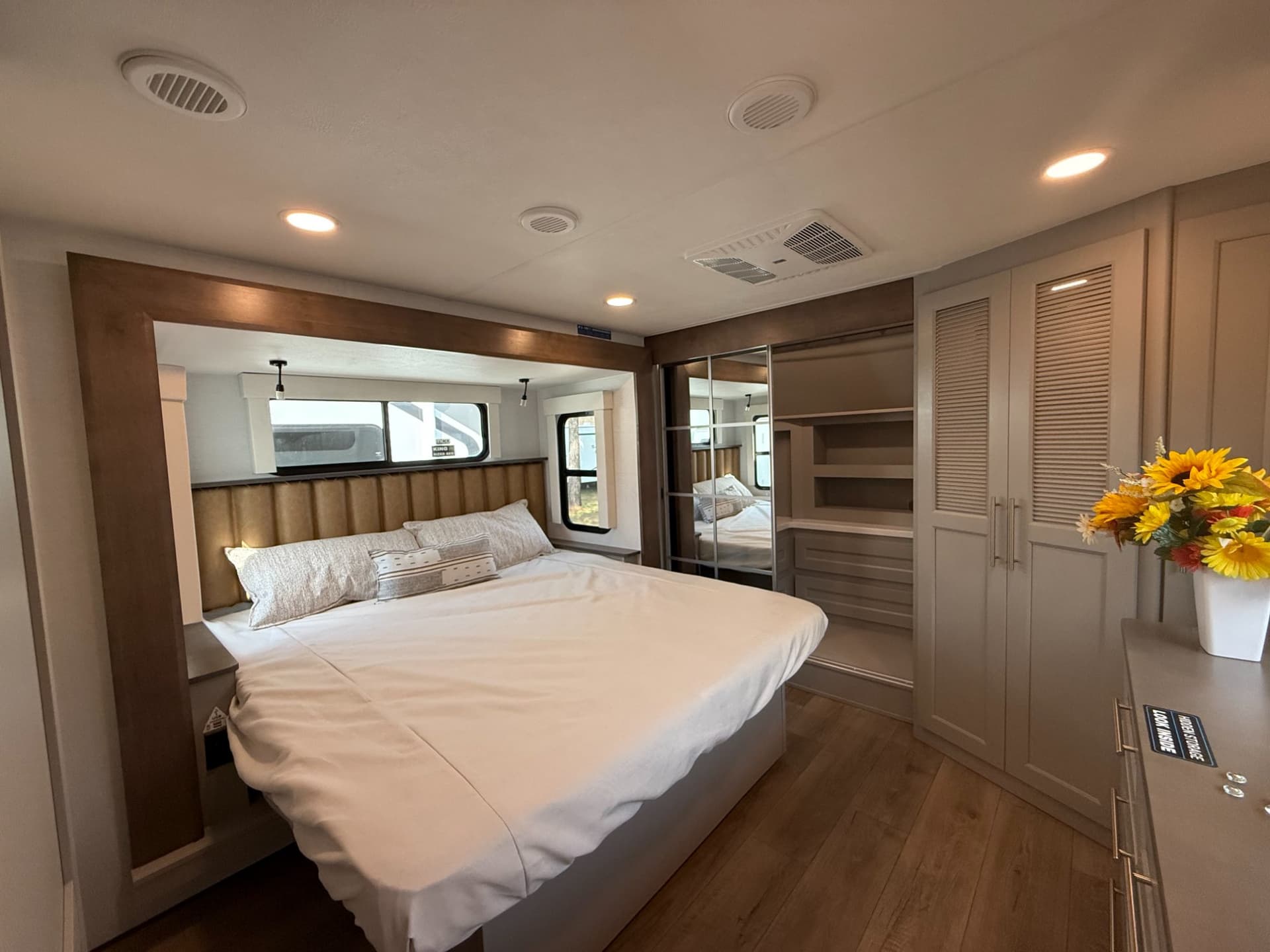 2026 Alliance RV 2026 Alliance RV Paradigm - thumbnail 28