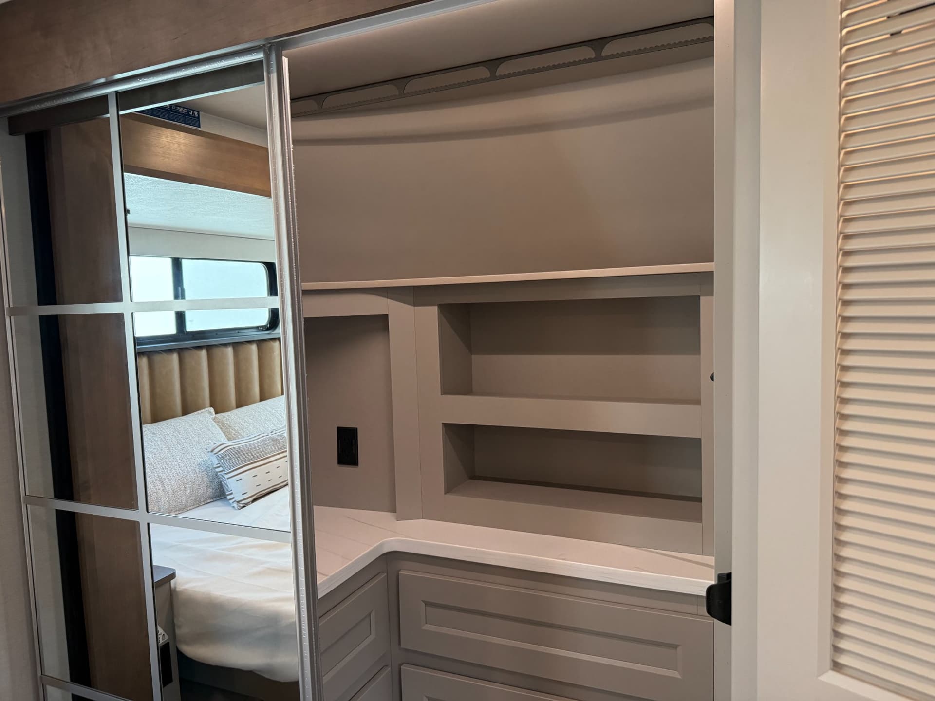 2026 Alliance RV 2026 Alliance RV Paradigm - thumbnail 33