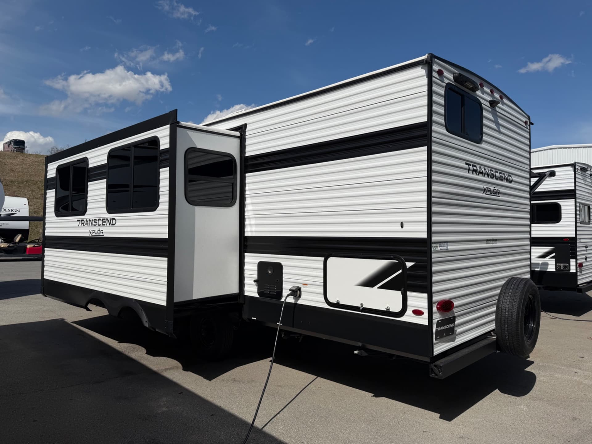 2026 Grand Design 2026 Grand Design Transcend - thumbnail 4