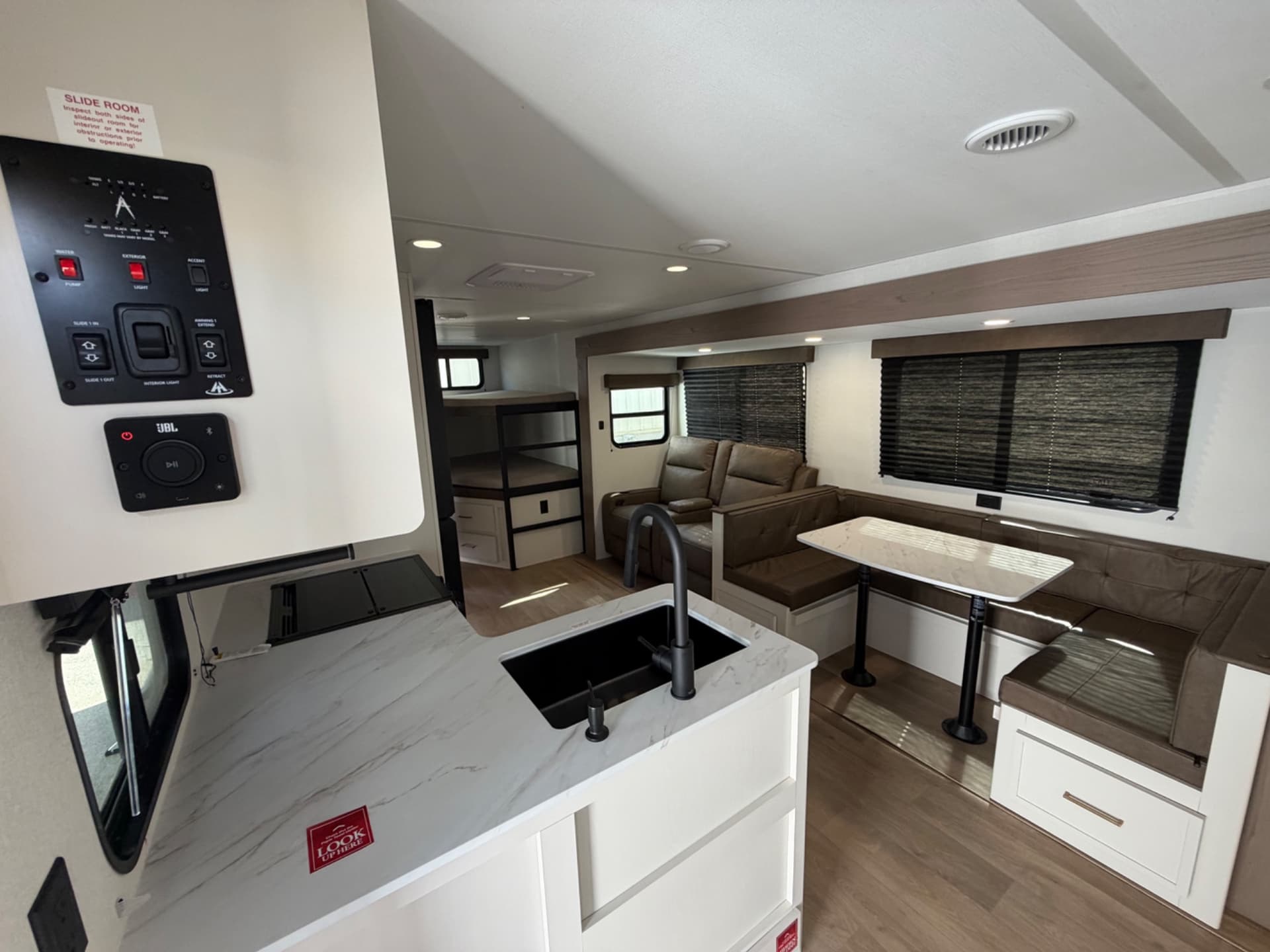 2026 Grand Design 2026 Grand Design Transcend - thumbnail 9