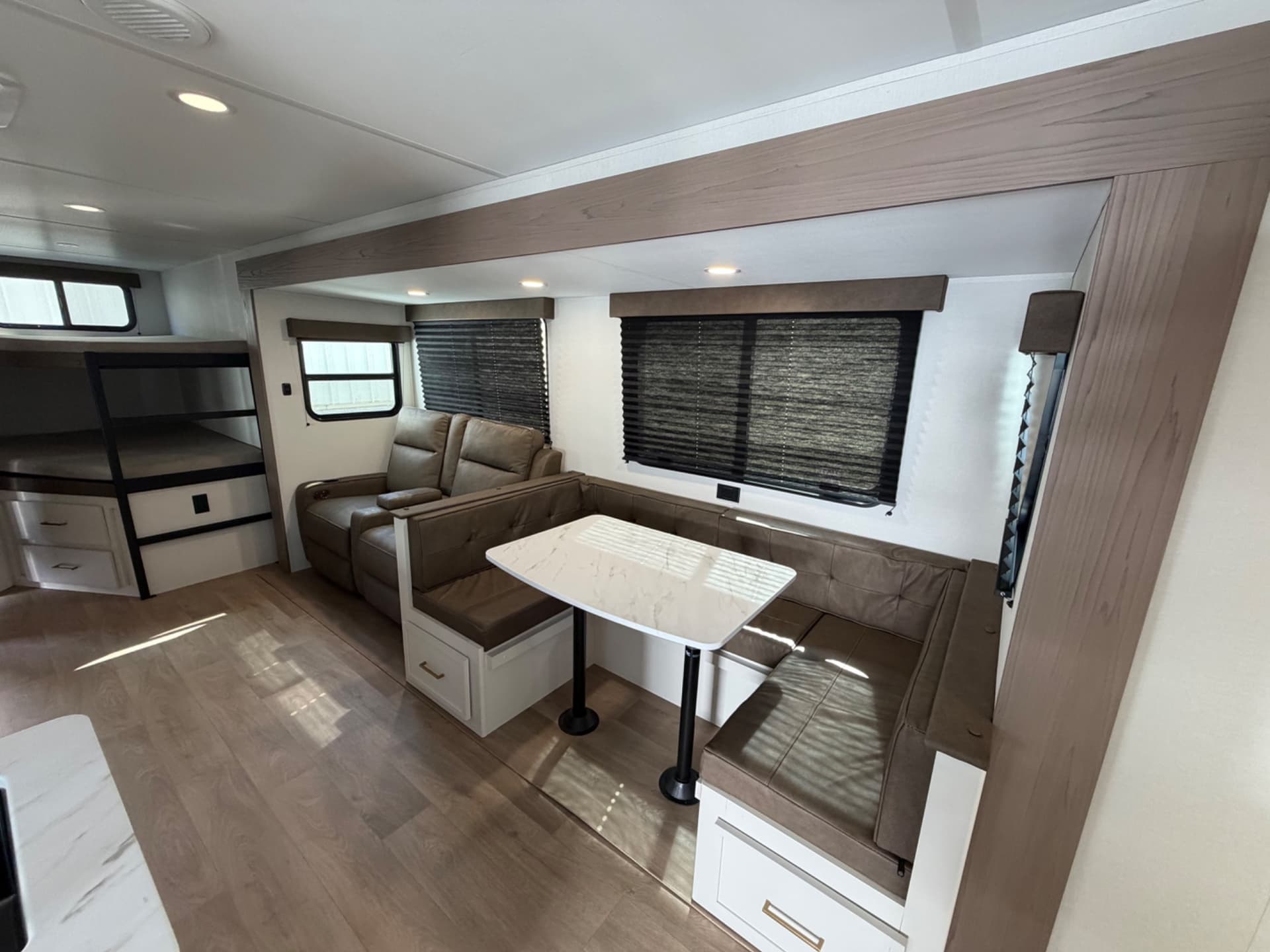 2026 Grand Design 2026 Grand Design Transcend - thumbnail 10