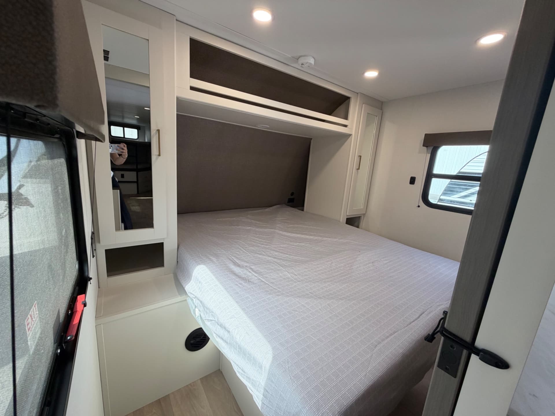 2026 Grand Design 2026 Grand Design Transcend - thumbnail 16