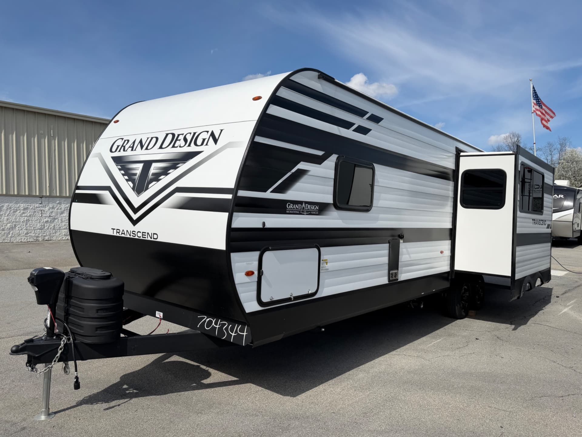 2026 Grand Design 2026 Grand Design Transcend - thumbnail 3
