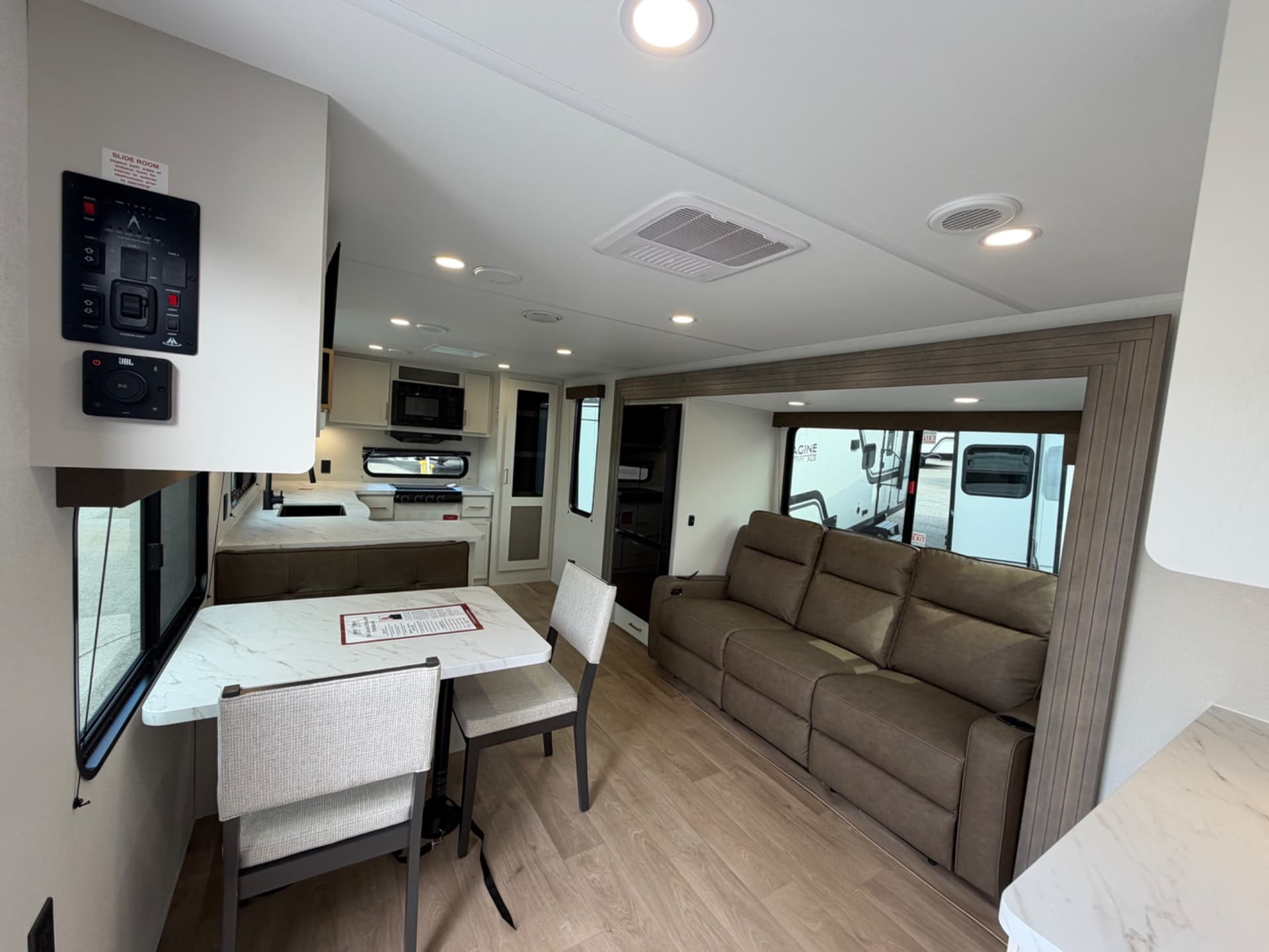 2026 Grand Design 2026 Grand Design Transcend - thumbnail 9