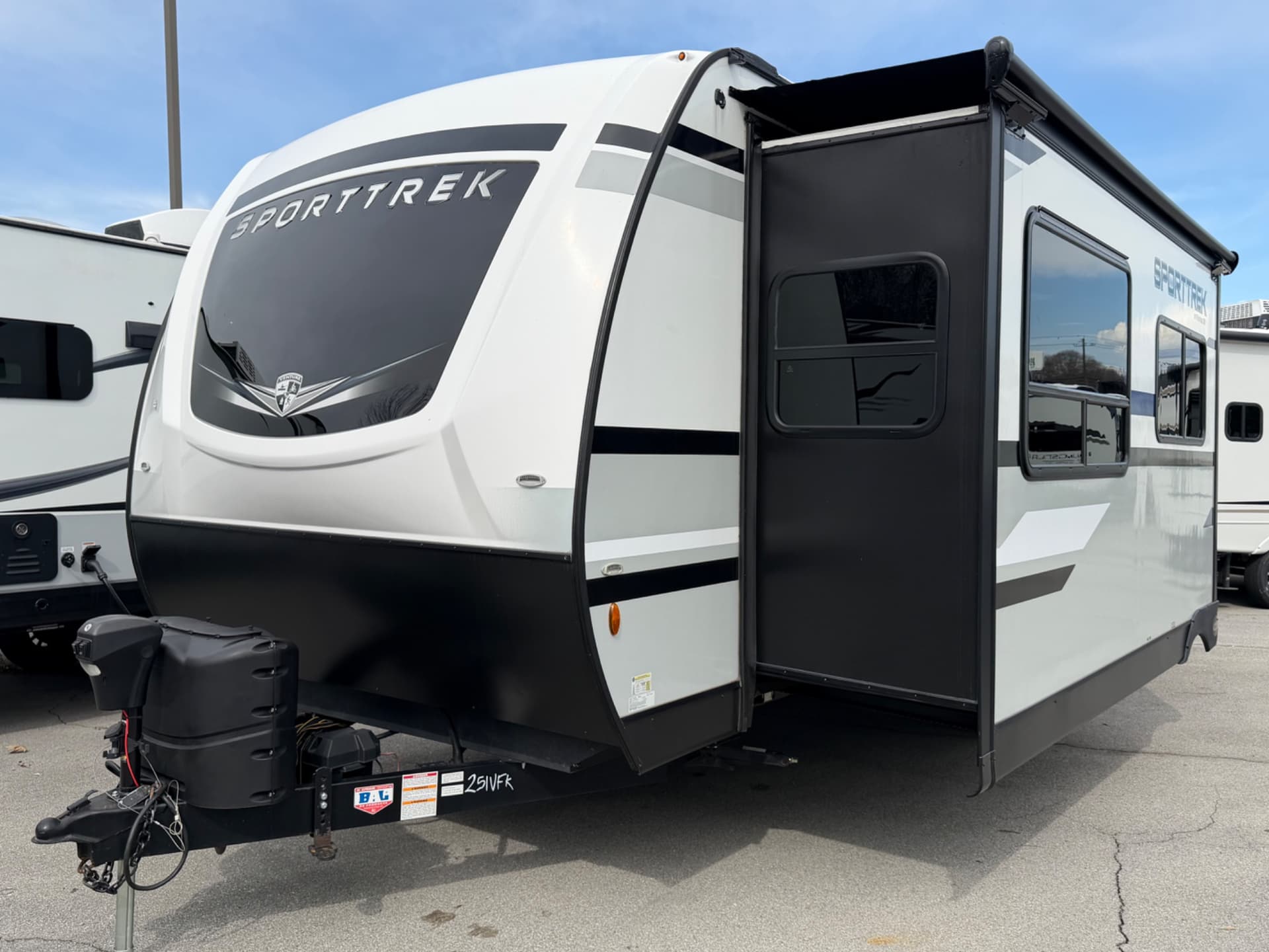 2022 Venture RV 2022 Venture RV SportTrek - thumbnail 2