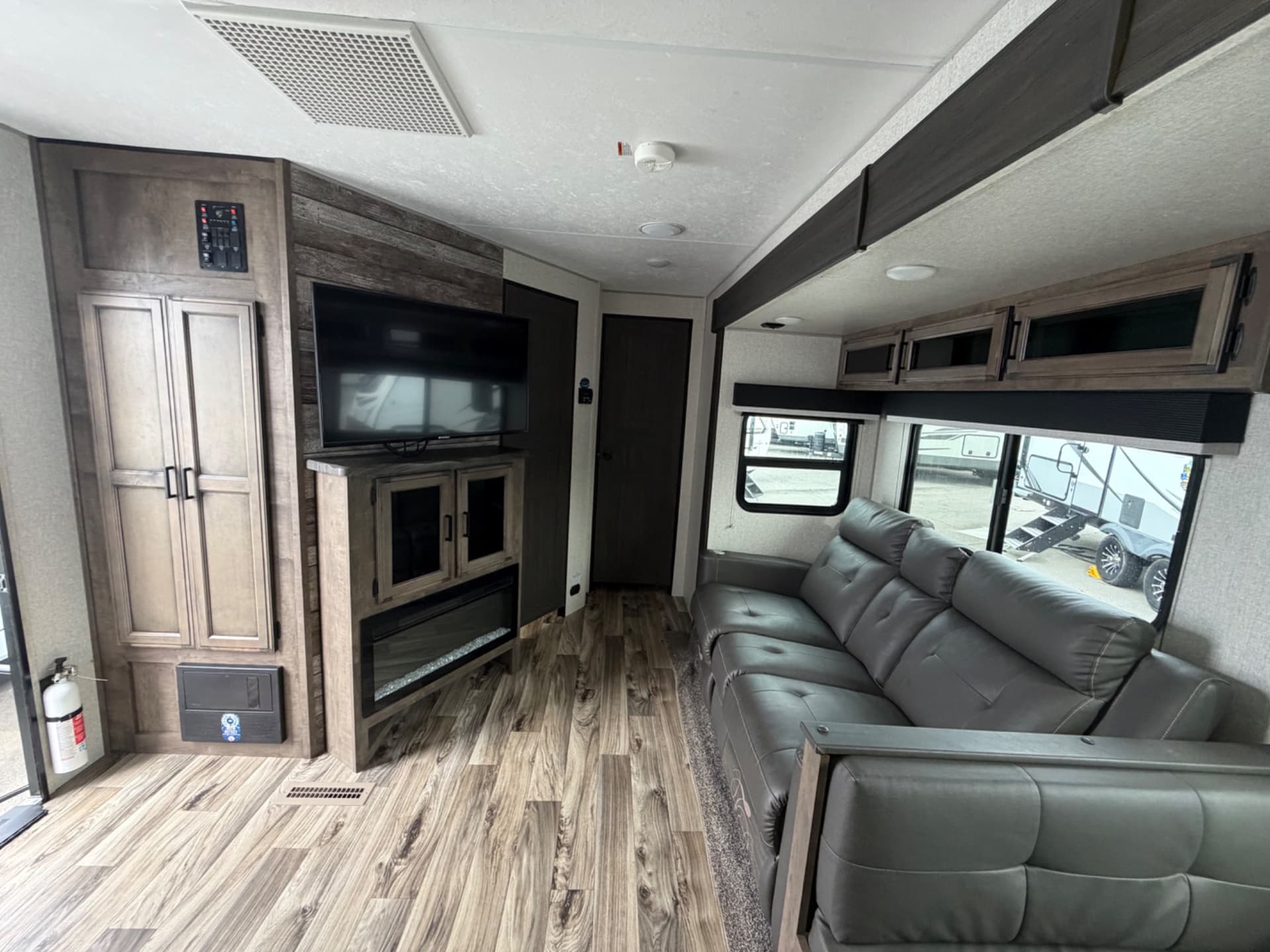 2022 Venture RV 2022 Venture RV SportTrek - thumbnail 9