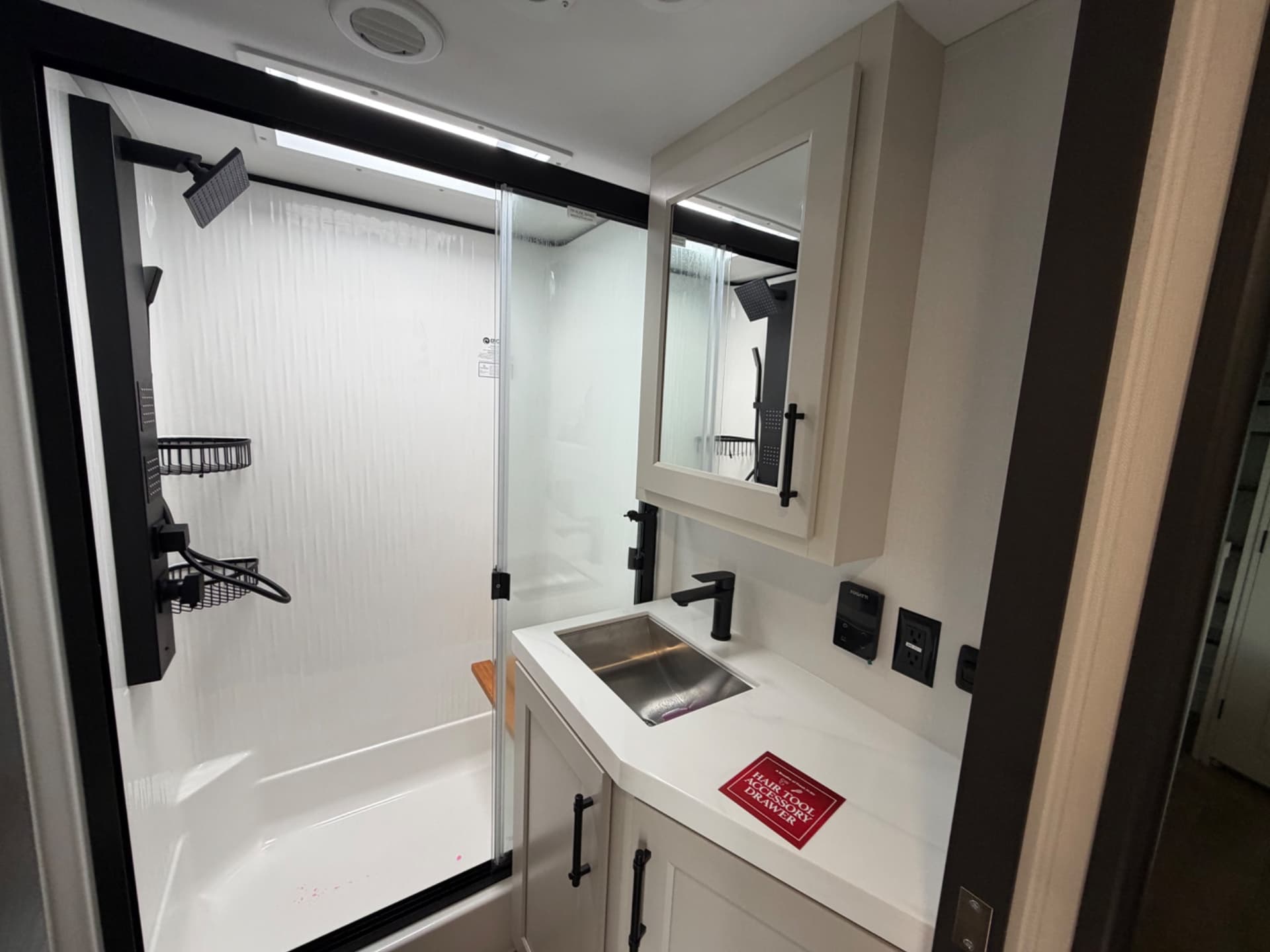 2026 Grand Design 2026 Grand Design Solitude - thumbnail 20