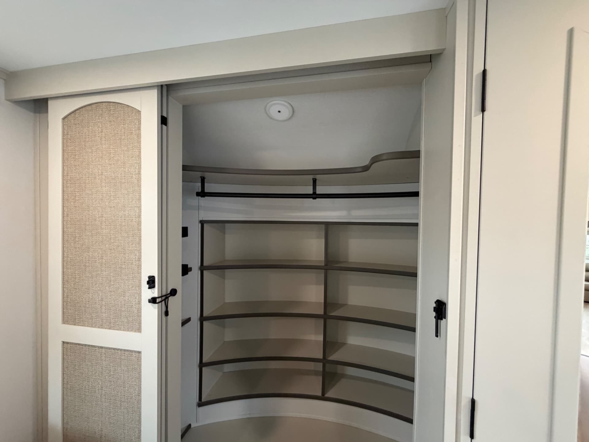 2026 Grand Design 2026 Grand Design Solitude - thumbnail 19