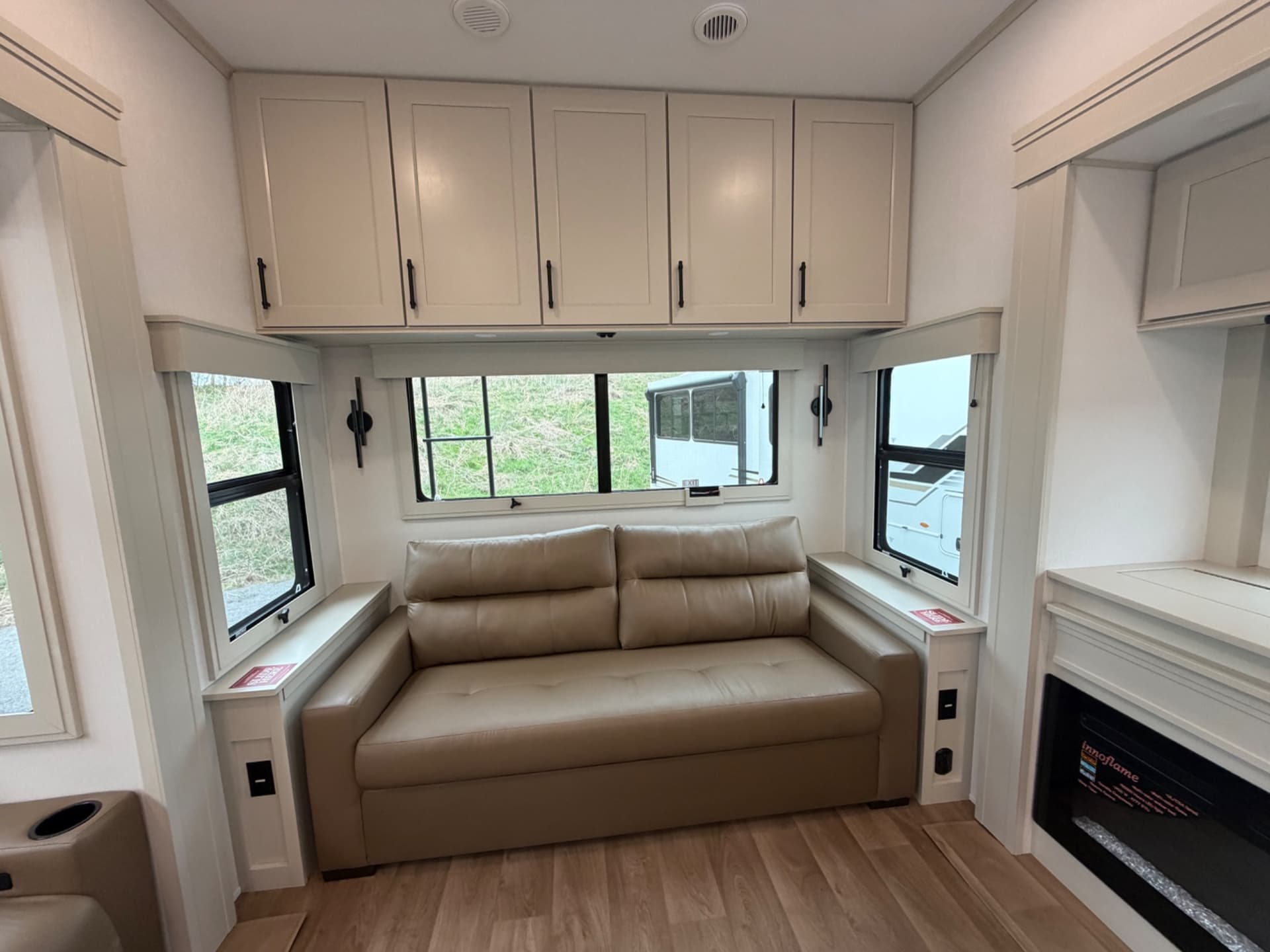 2026 Grand Design 2026 Grand Design Solitude - thumbnail 12