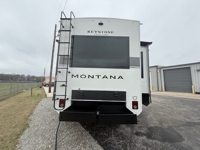 2026 Keystone RV 2026 Keystone RV Montana - thumbnail 4