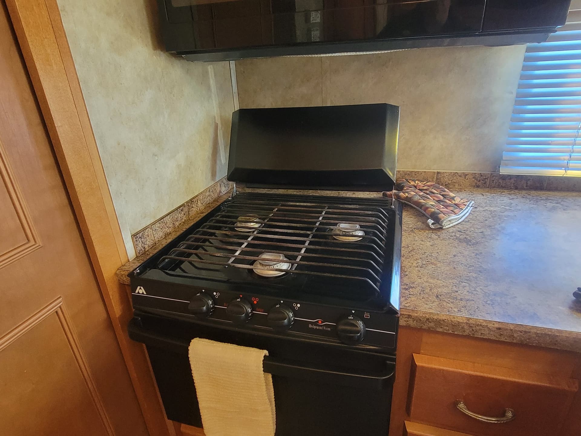 2010 Gulf Stream 2010 Gulf Stream Conquest Super Series - thumbnail 31