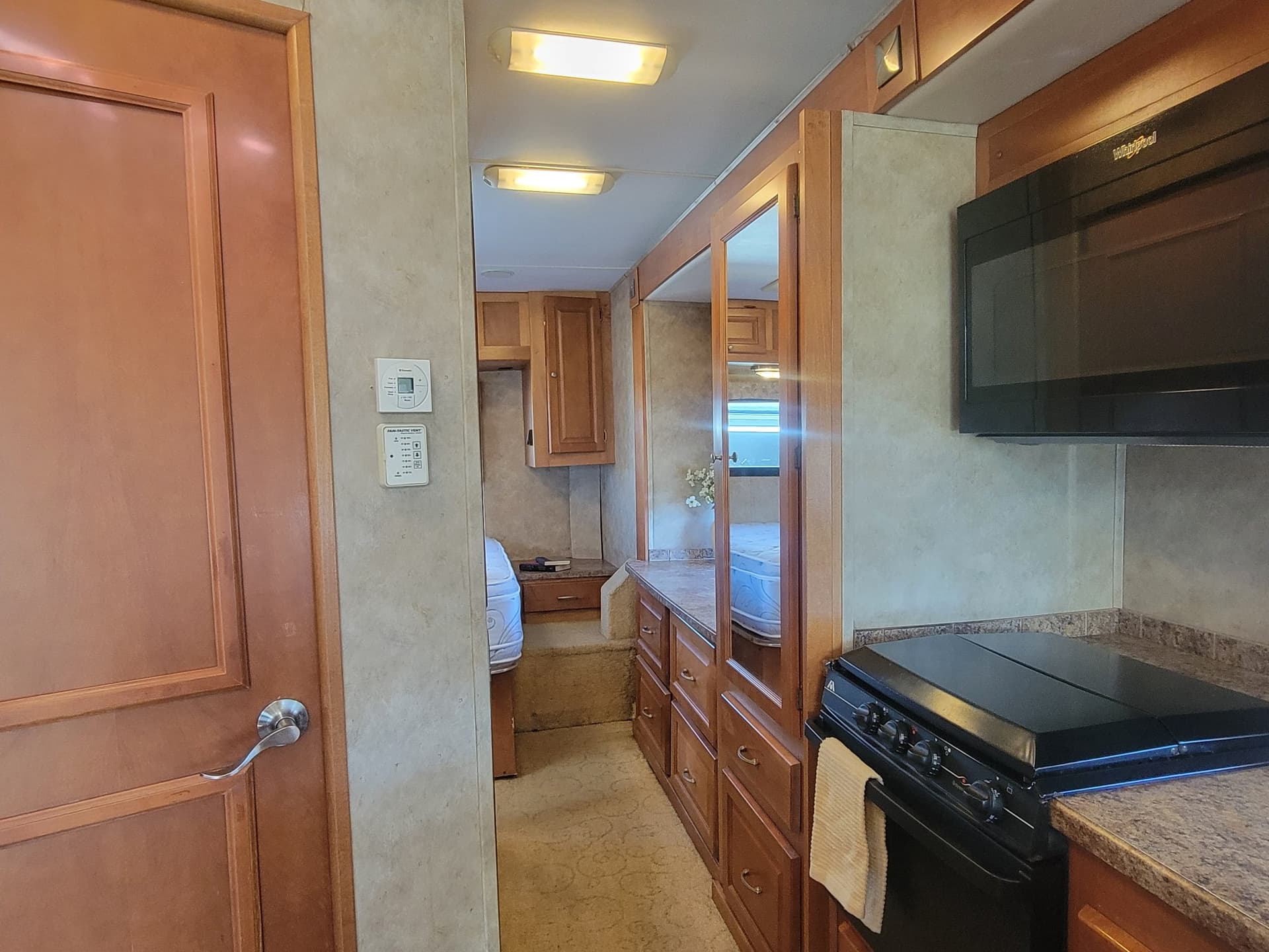 2010 Gulf Stream 2010 Gulf Stream Conquest Super Series - thumbnail 39