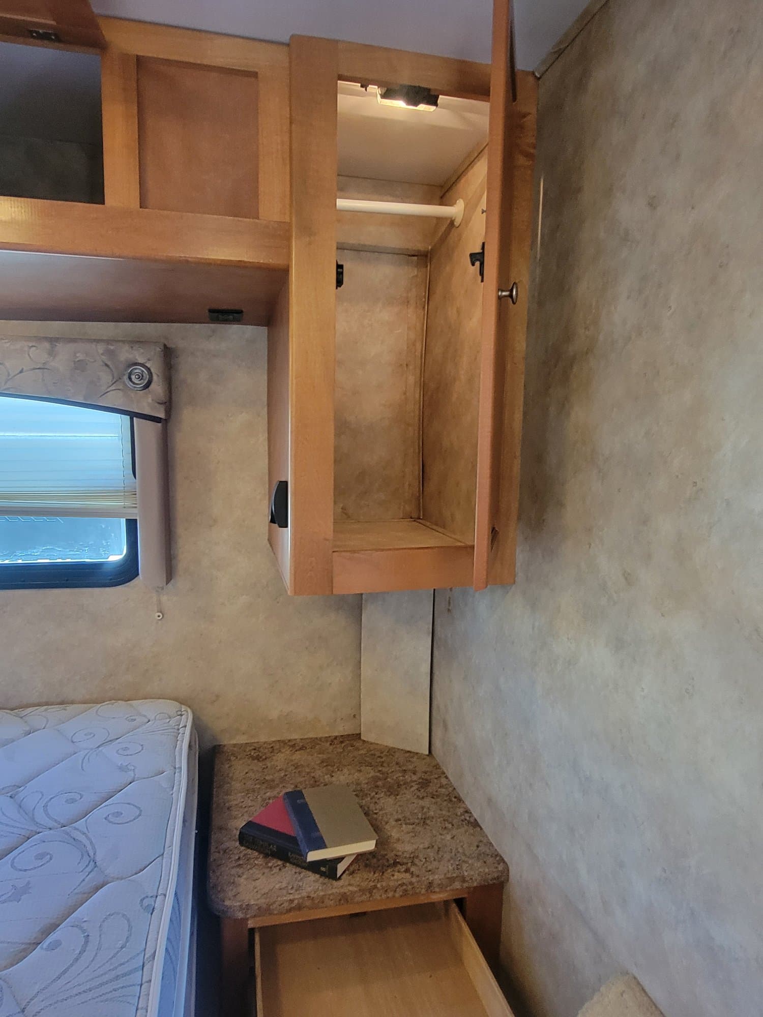 2010 Gulf Stream 2010 Gulf Stream Conquest Super Series - thumbnail 42