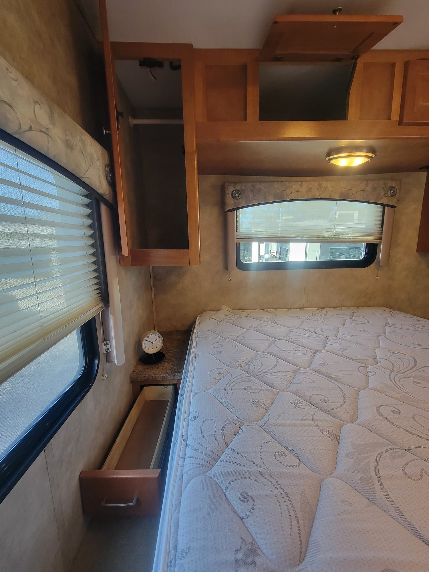 2010 Gulf Stream 2010 Gulf Stream Conquest Super Series - thumbnail 43