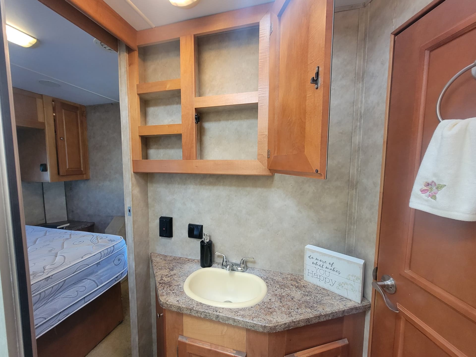 2010 Gulf Stream 2010 Gulf Stream Conquest Super Series - thumbnail 50