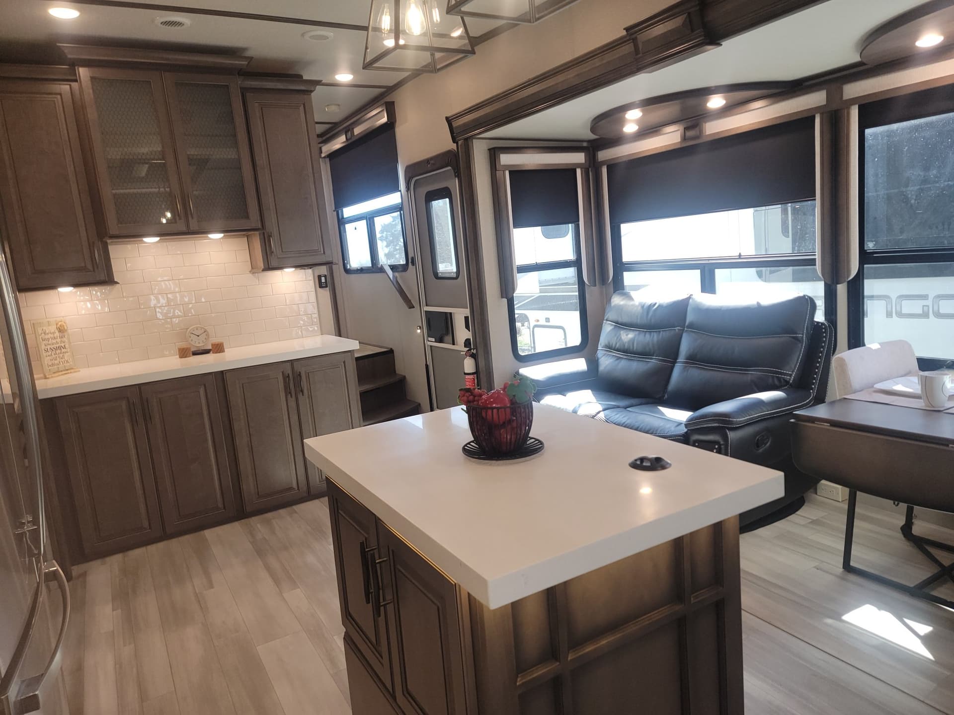 2022 Grand Design 2022 Grand Design Solitude - thumbnail 15