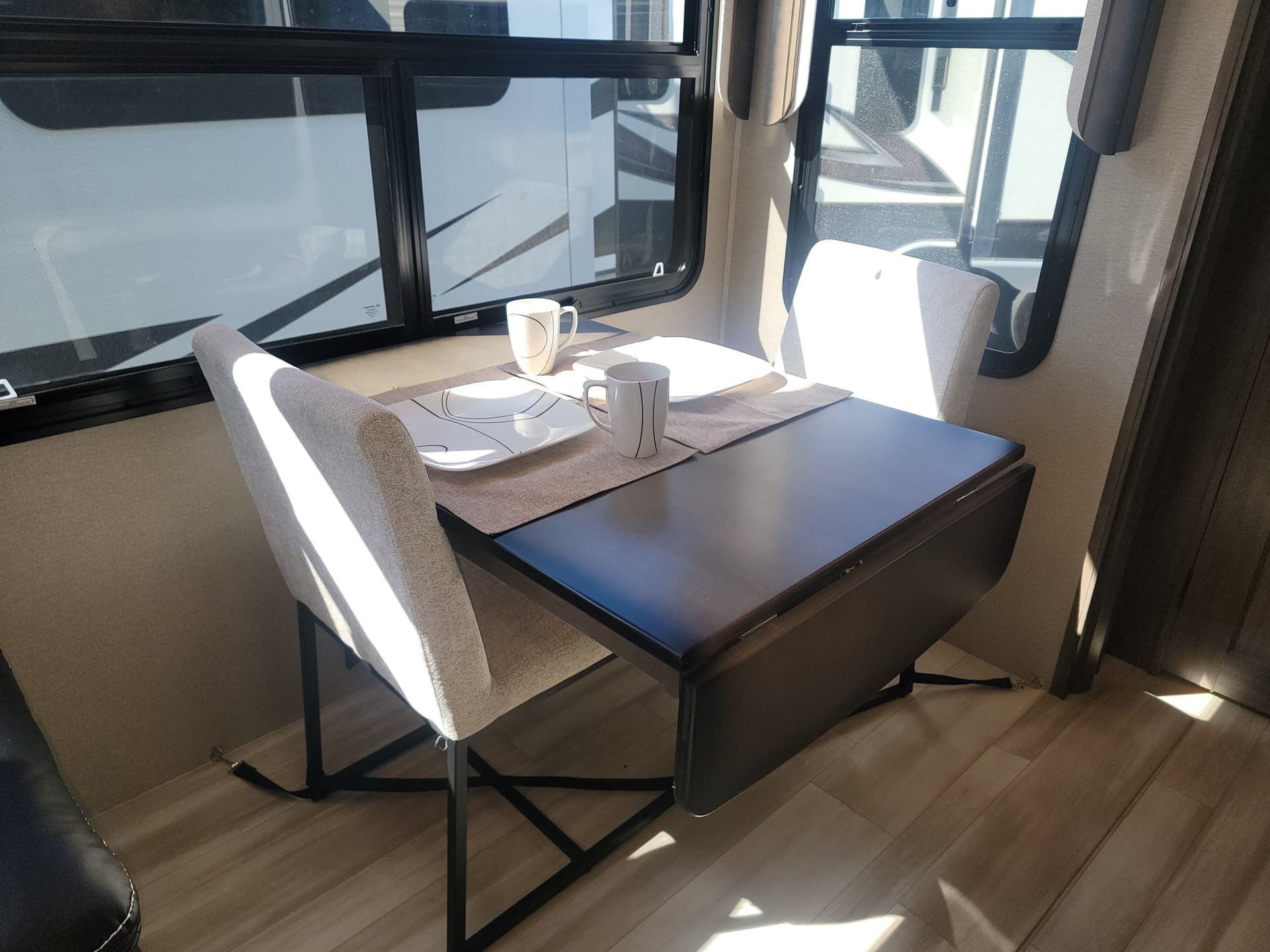 2022 Grand Design 2022 Grand Design Solitude - thumbnail 26