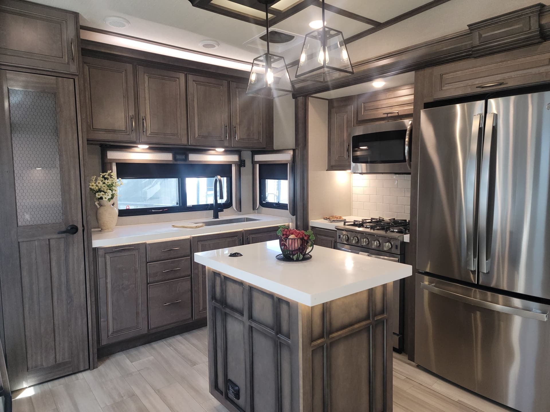 2022 Grand Design 2022 Grand Design Solitude - thumbnail 27