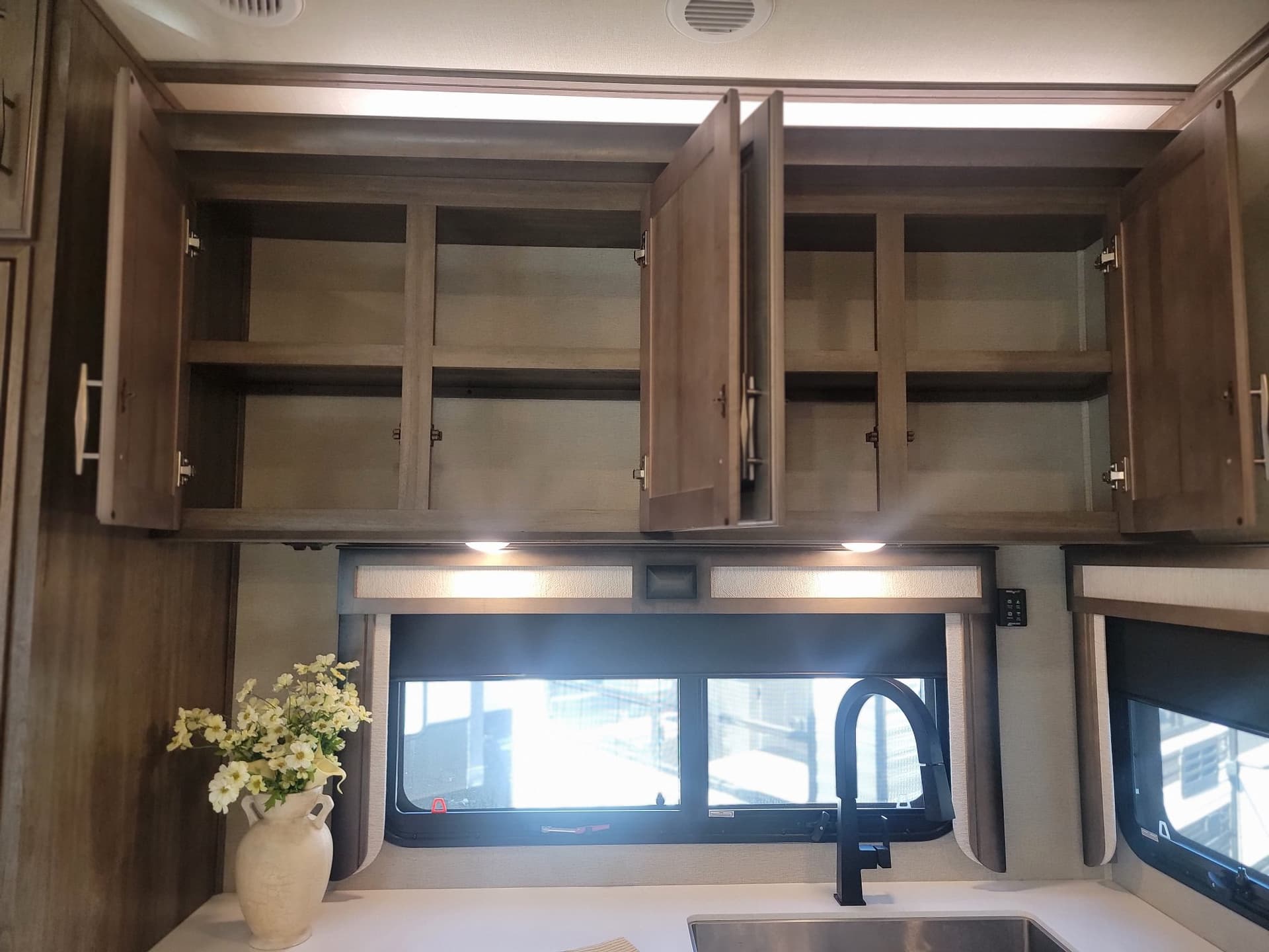 2022 Grand Design 2022 Grand Design Solitude - thumbnail 33