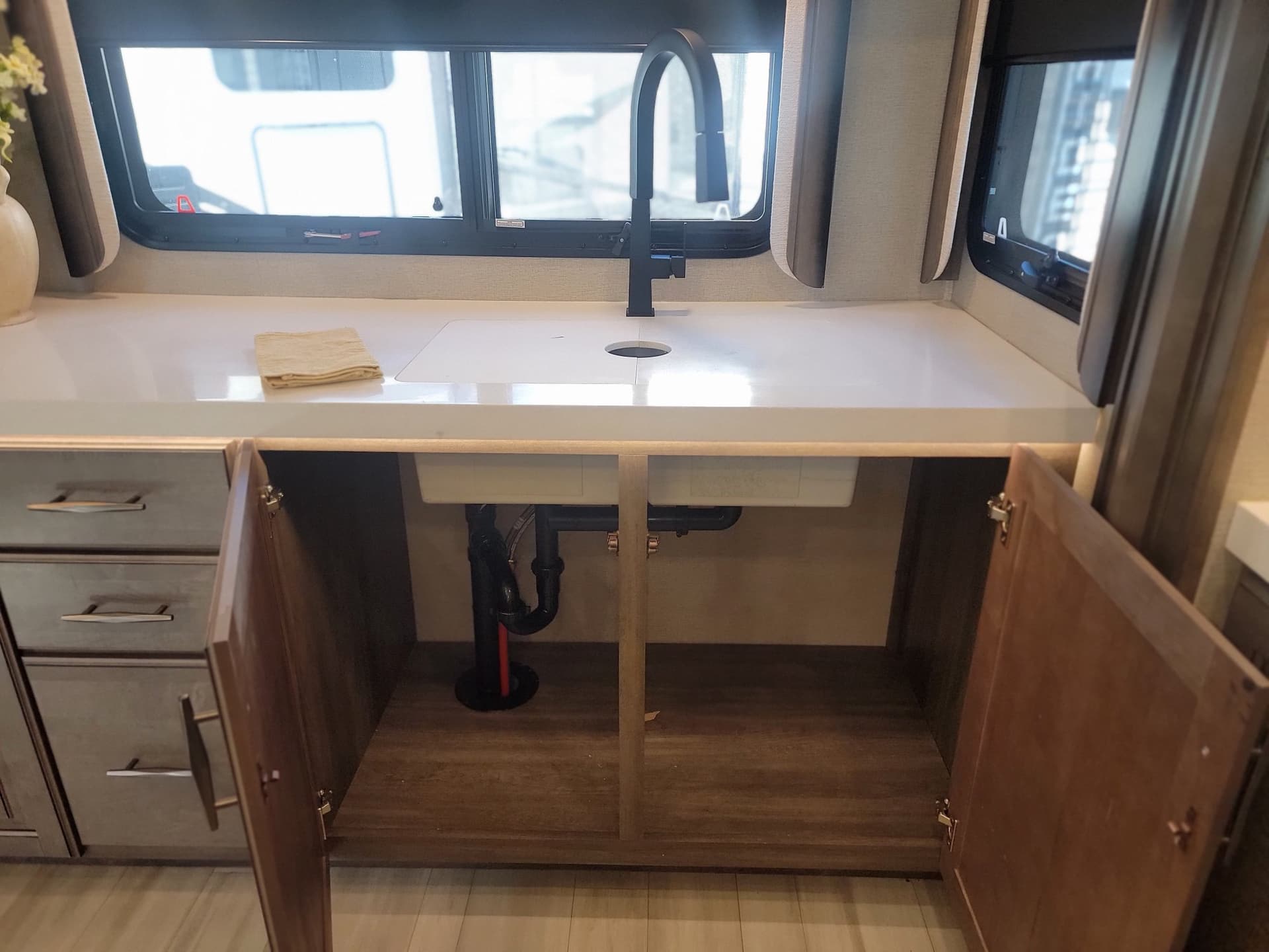 2022 Grand Design 2022 Grand Design Solitude - thumbnail 34