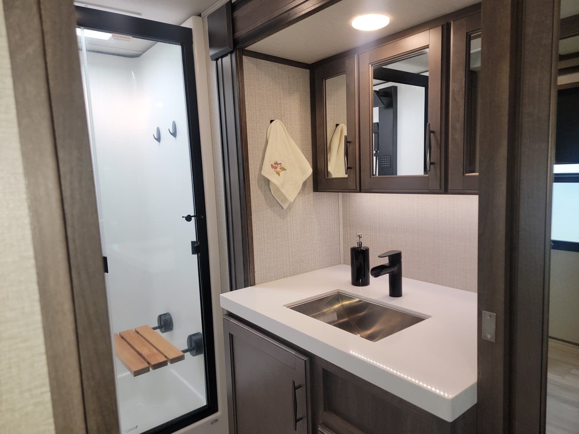 2022 Grand Design 2022 Grand Design Solitude - thumbnail 57