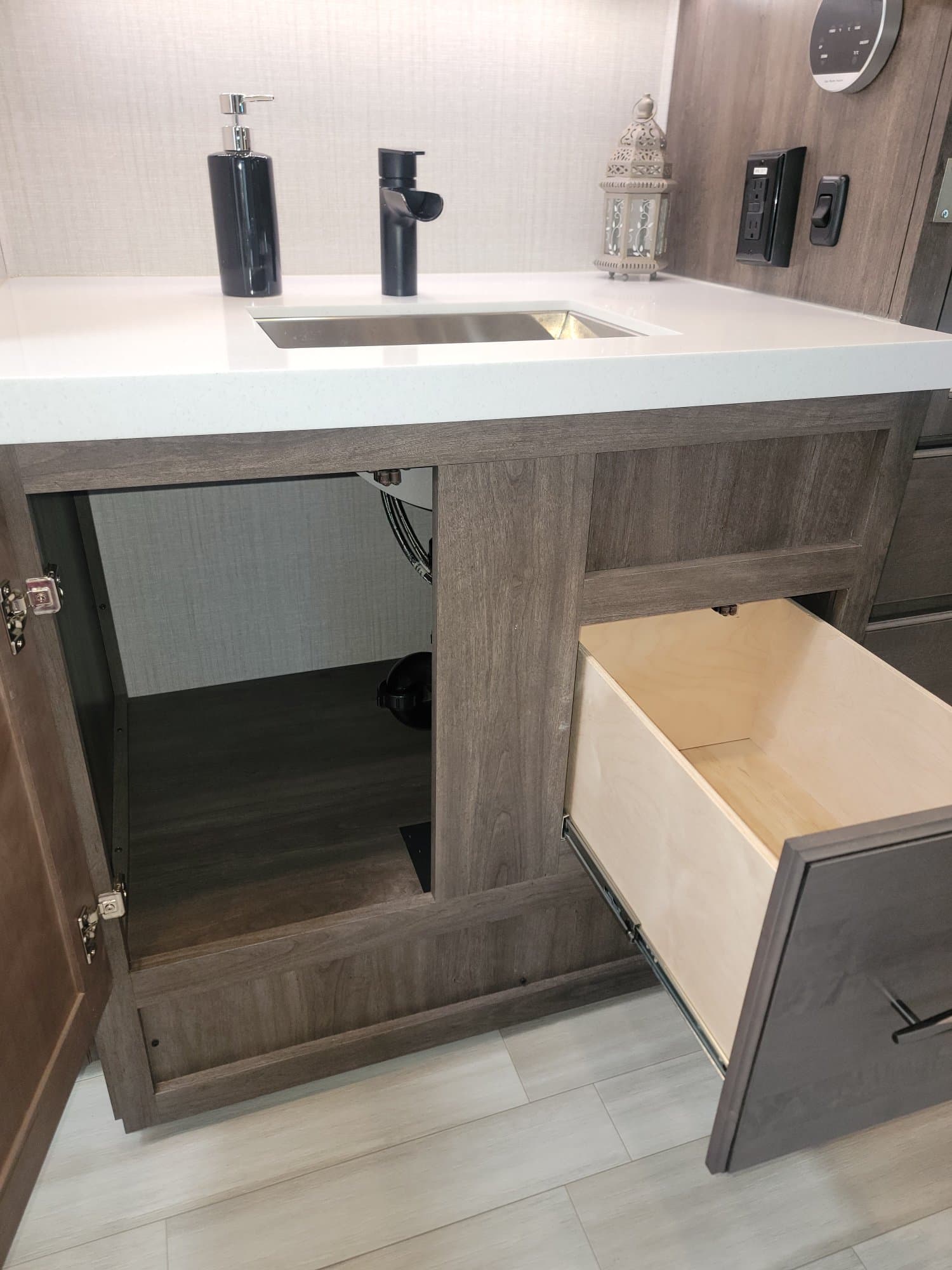 2022 Grand Design 2022 Grand Design Solitude - thumbnail 59