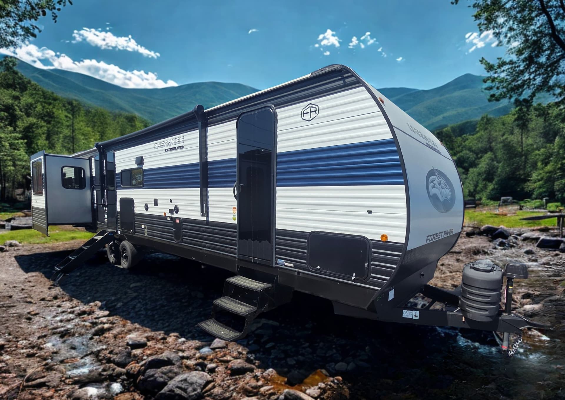 2025 Forest River Cherokee Wolf Den 306MM