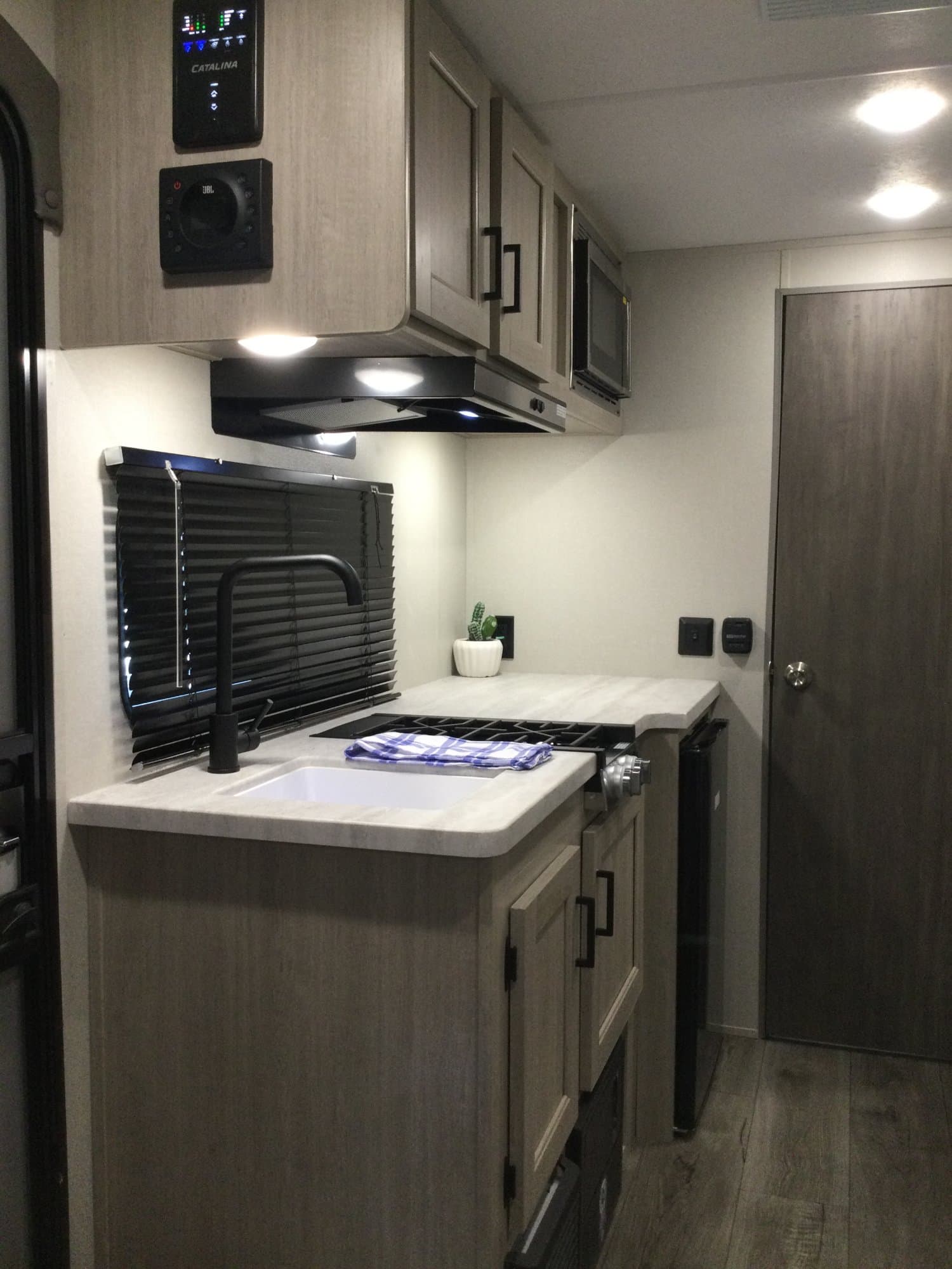 2024 Coachmen 2024 Coachmen Catalina Summit Series 7 - thumbnail 15