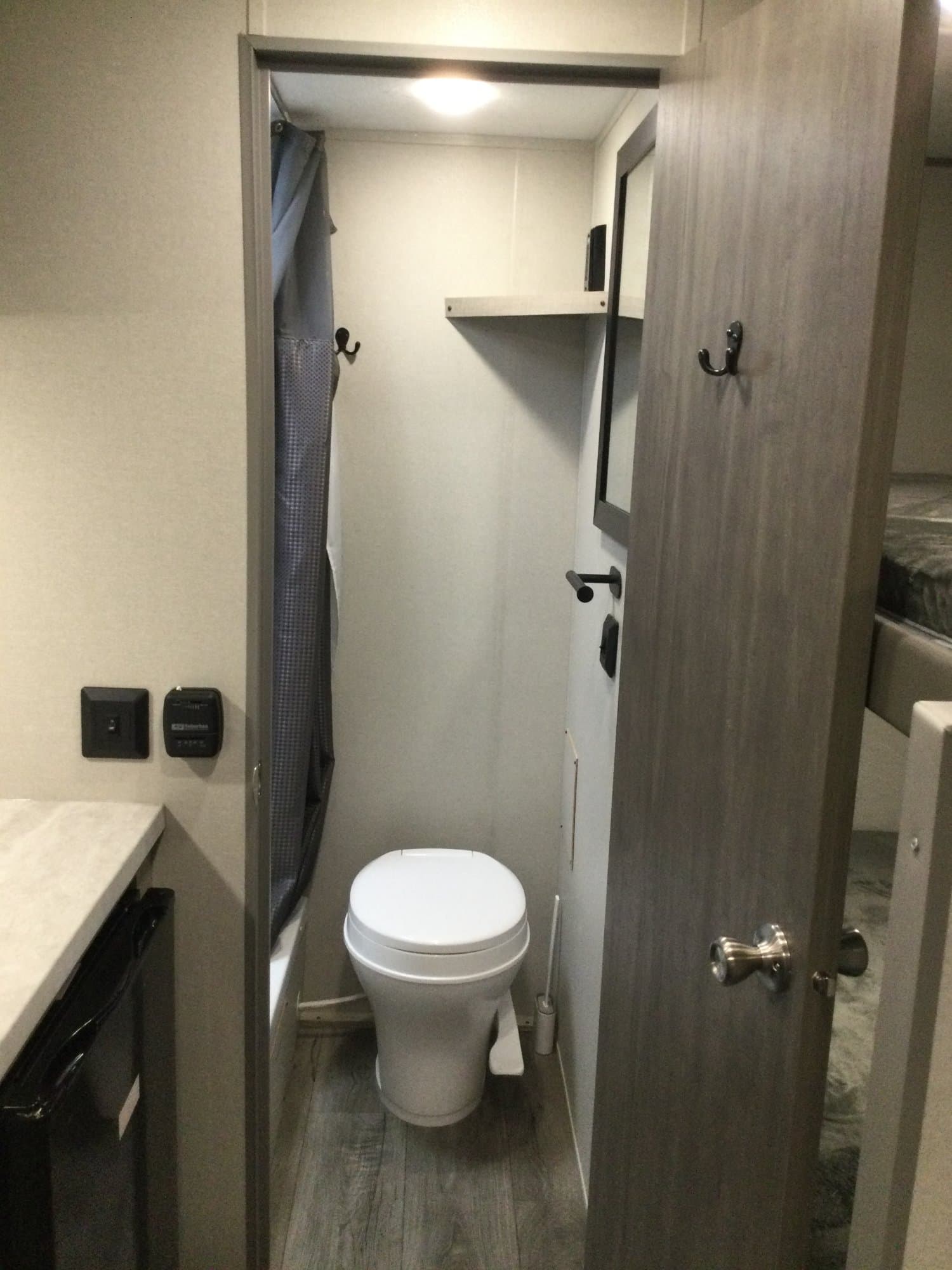 2024 Coachmen 2024 Coachmen Catalina Summit Series 7 - thumbnail 19