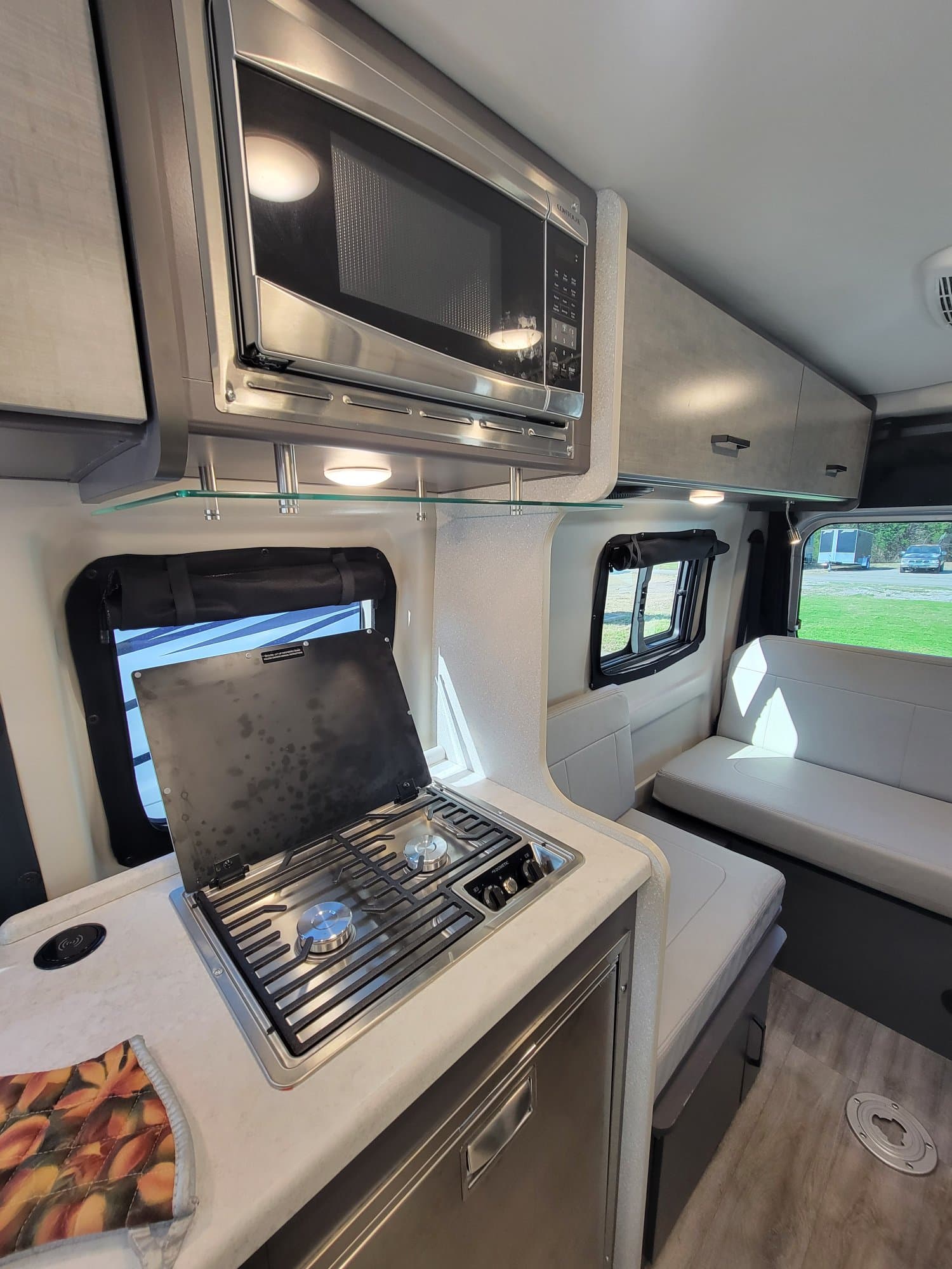 2023 Thor Motor Coach 2023 Thor Motor Coach Dazzle - thumbnail 23