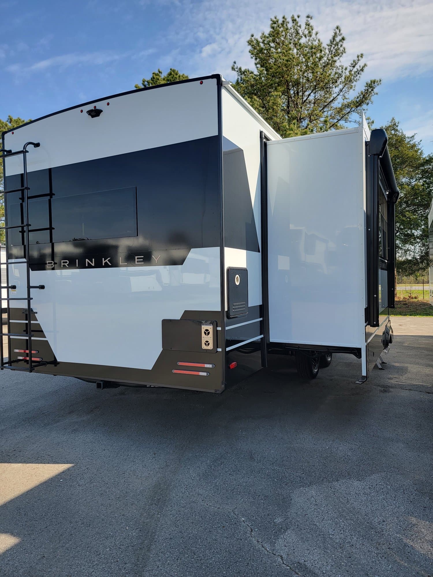 2026 Brinkley RV 2026 Brinkley RV Model I - thumbnail 5