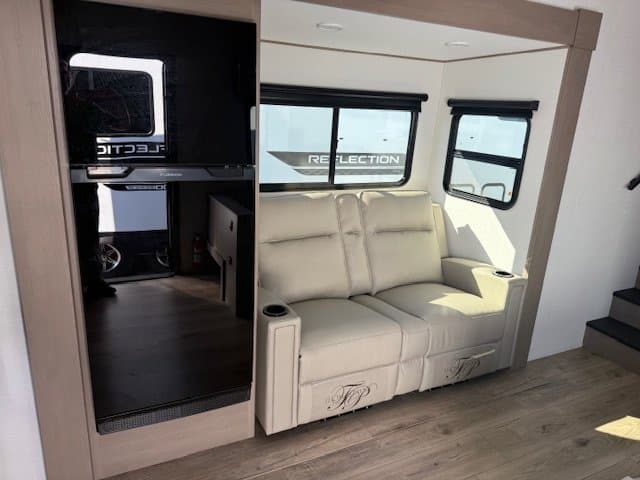 2026 Grand Design 2026 Grand Design Reflection - thumbnail 6