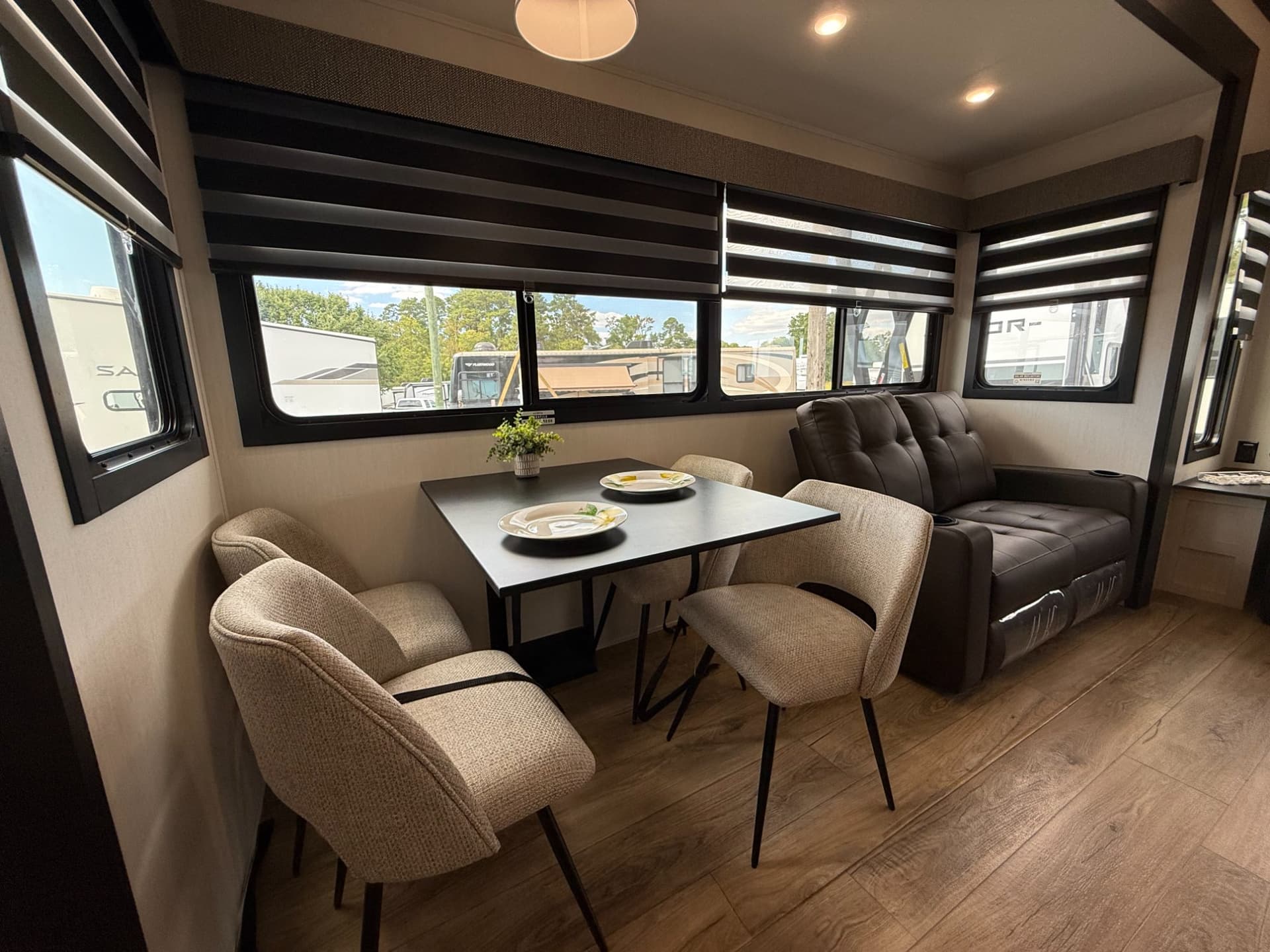 2026 Forest River 2026 Forest River Sabre - thumbnail 15