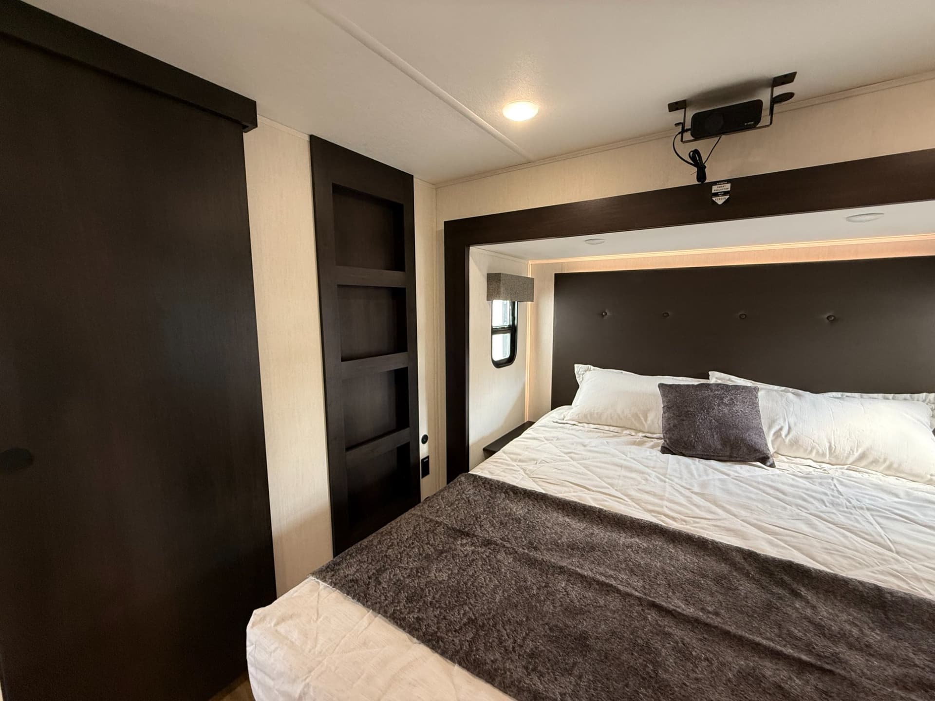 2026 Forest River 2026 Forest River Sabre - thumbnail 29