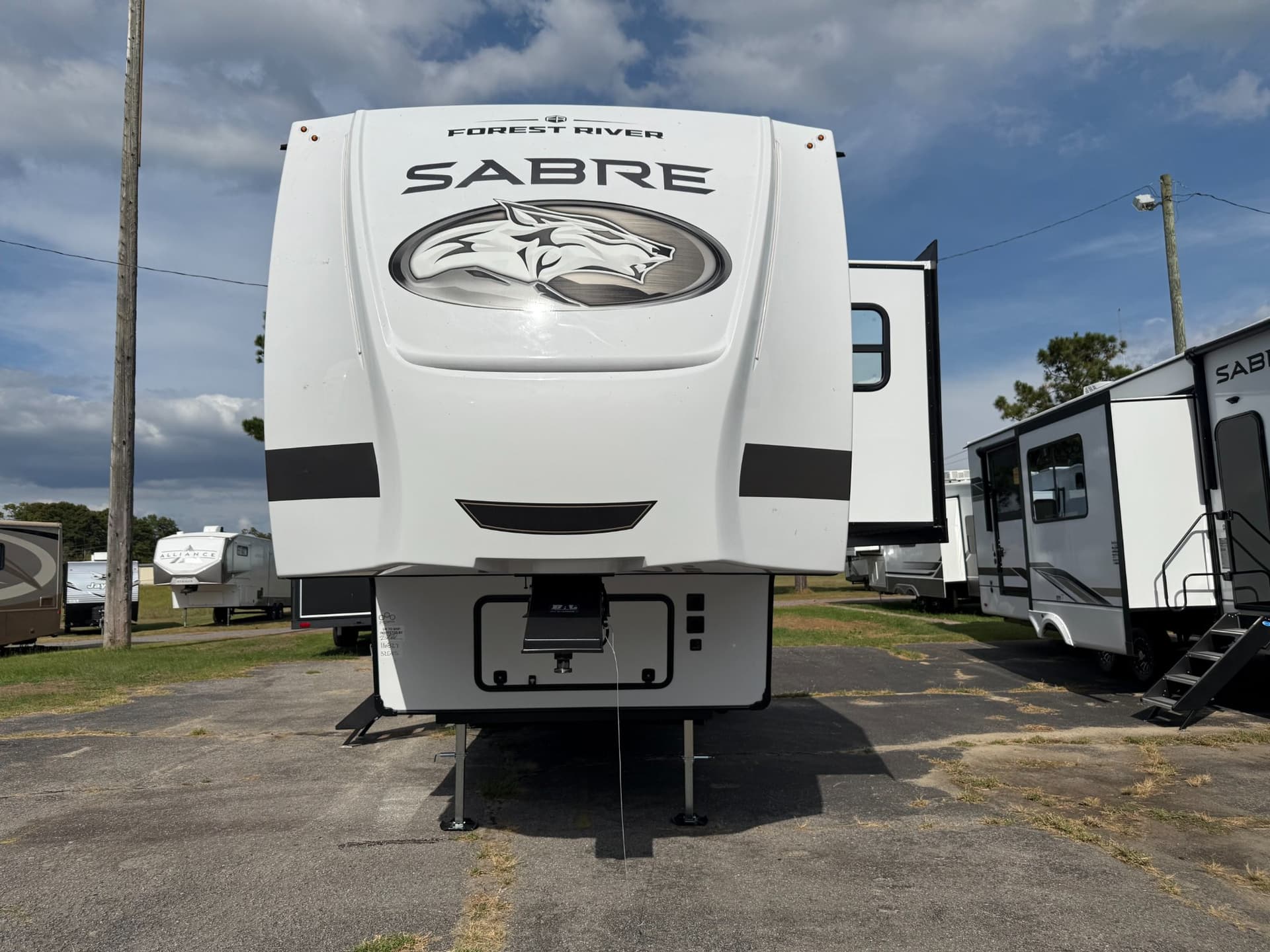 2026 Forest River 2026 Forest River Sabre - thumbnail 3