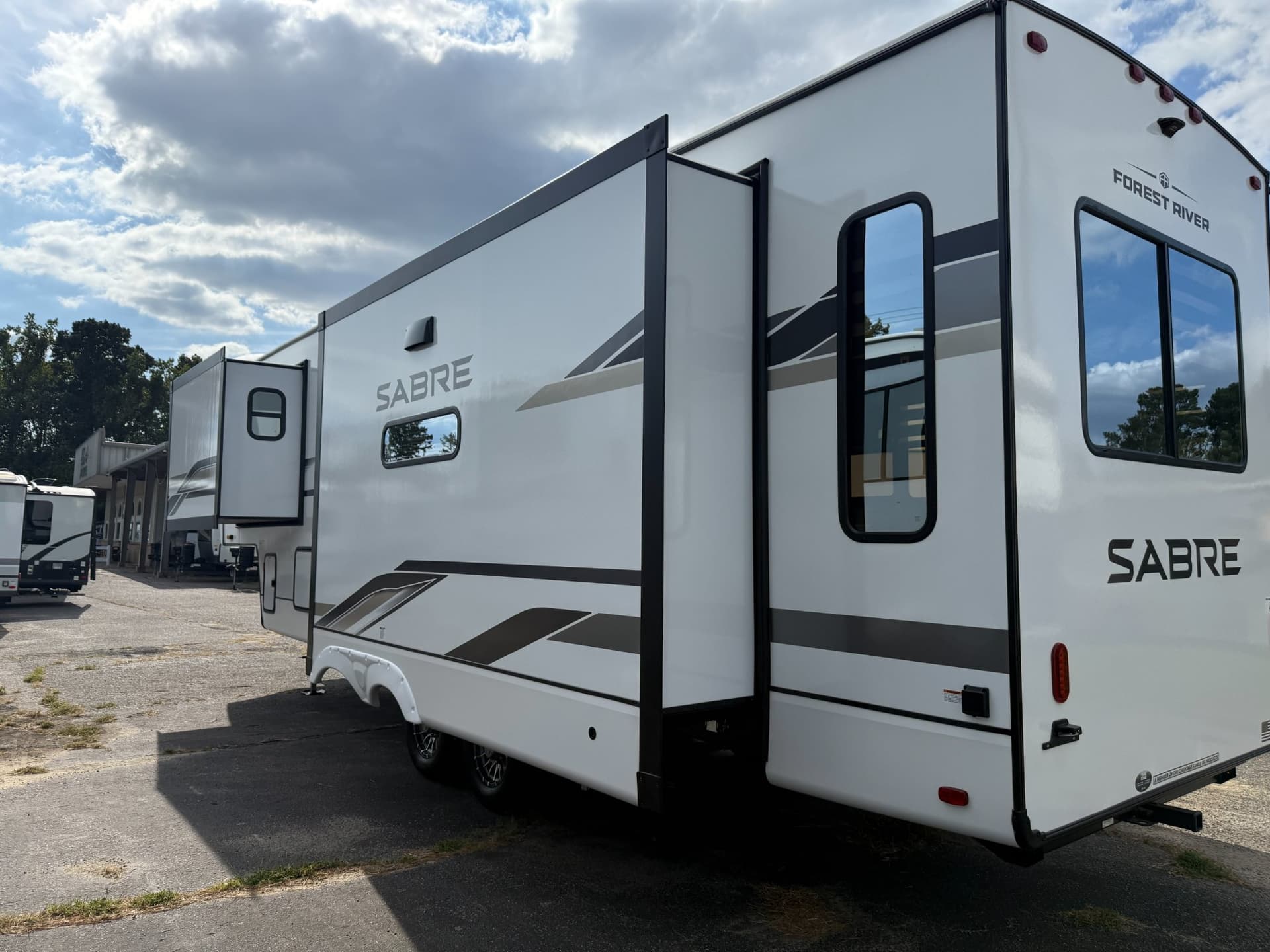 2026 Forest River 2026 Forest River Sabre - thumbnail 35