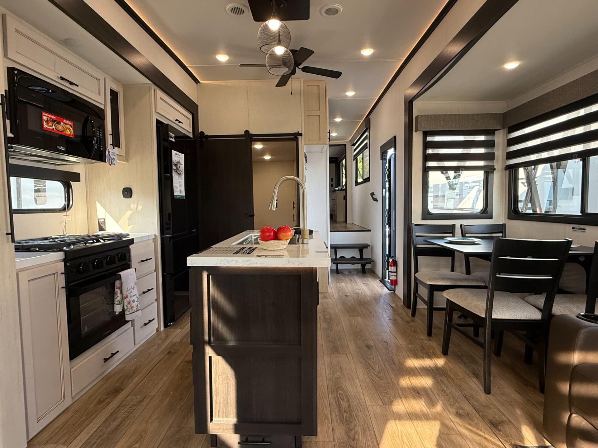 2026 Forest River 2026 Forest River Sabre - thumbnail 8