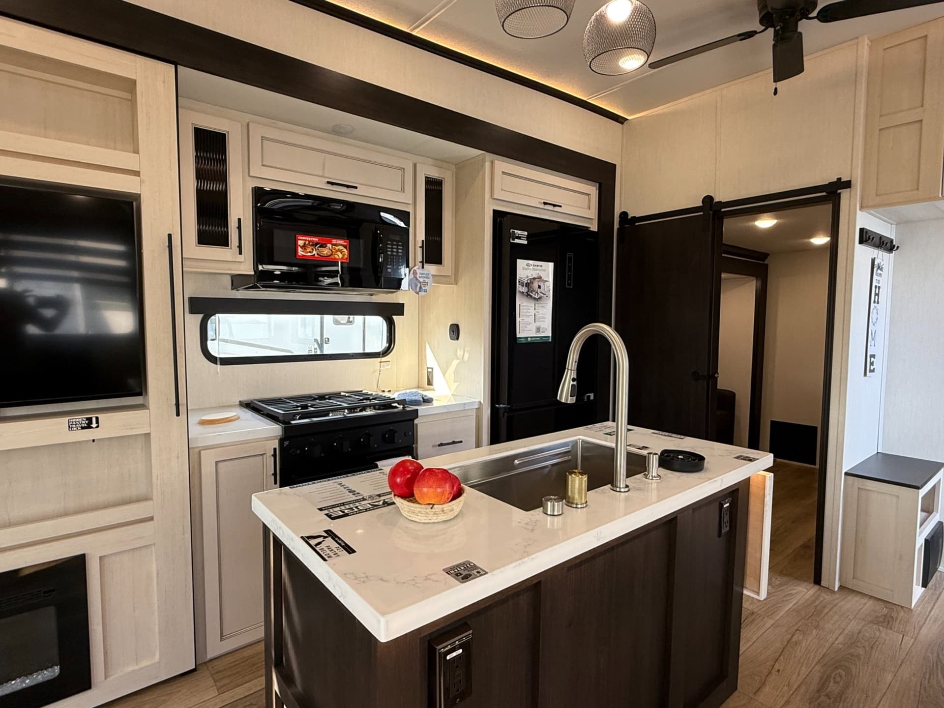 2026 Forest River 2026 Forest River Sabre - thumbnail 9