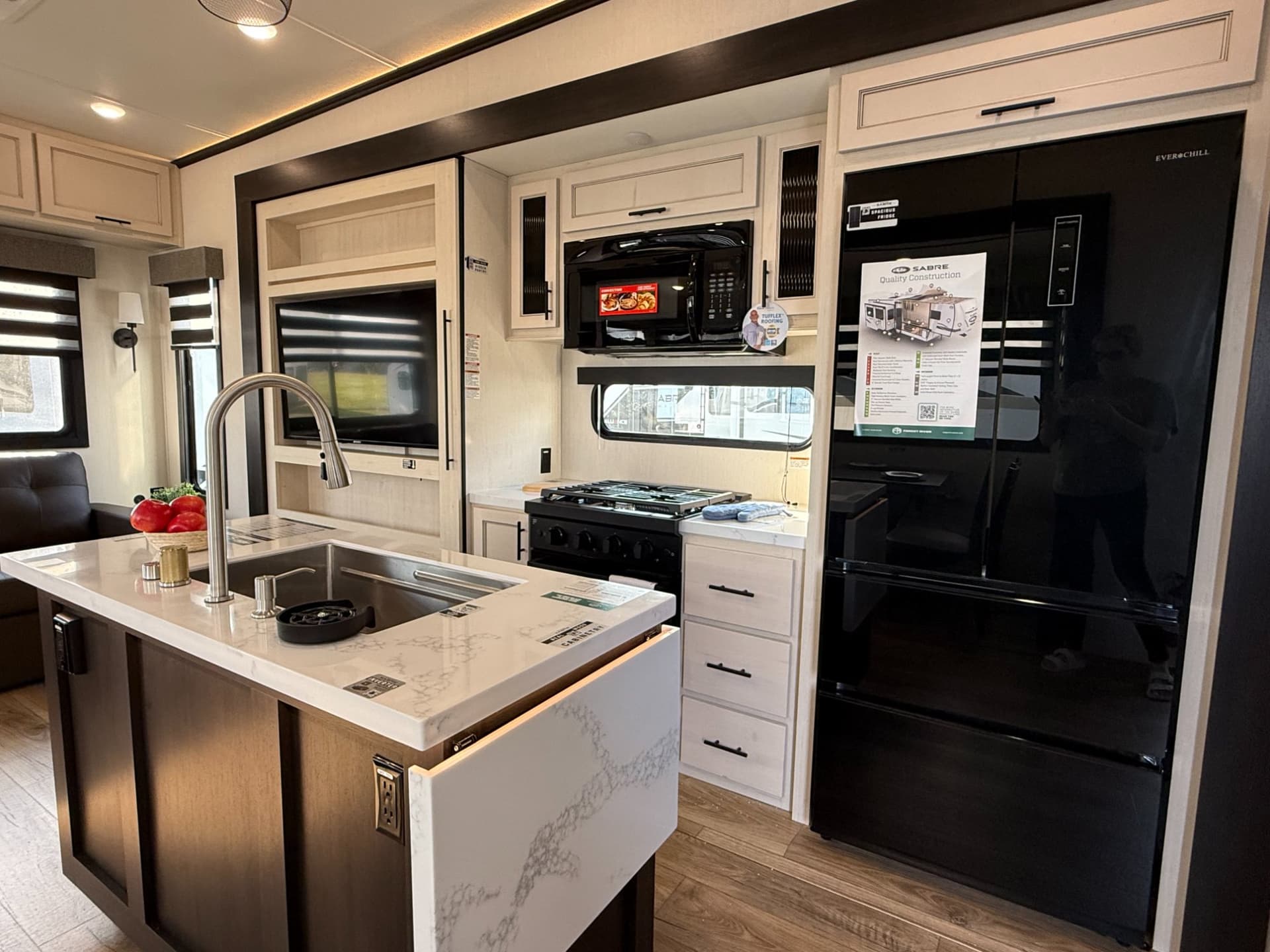 2026 Forest River 2026 Forest River Sabre - thumbnail 10