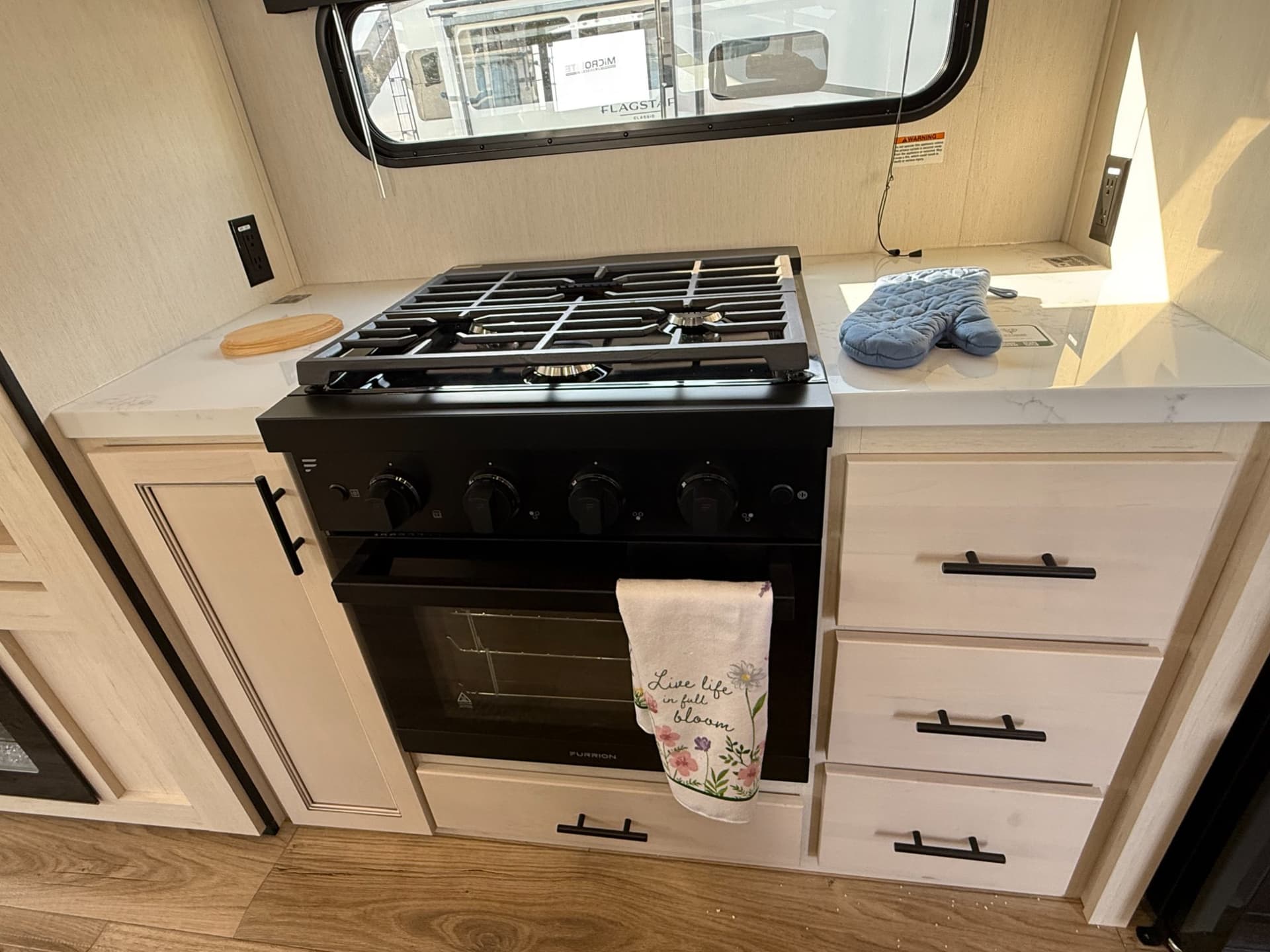 2026 Forest River 2026 Forest River Sabre - thumbnail 13