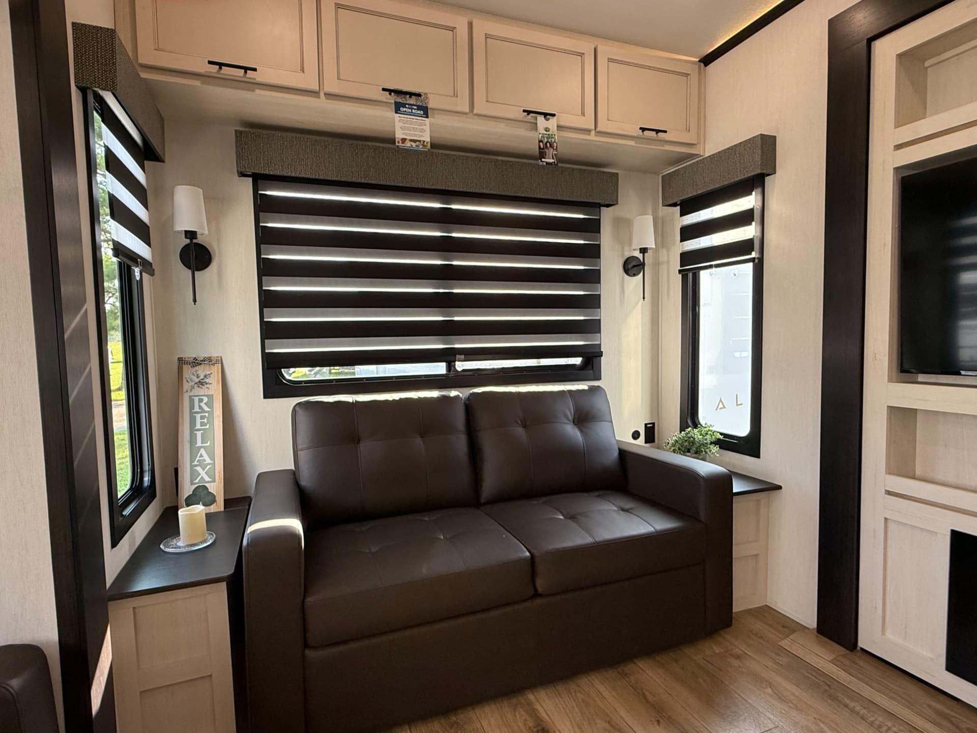 2026 Forest River 2026 Forest River Sabre - thumbnail 19