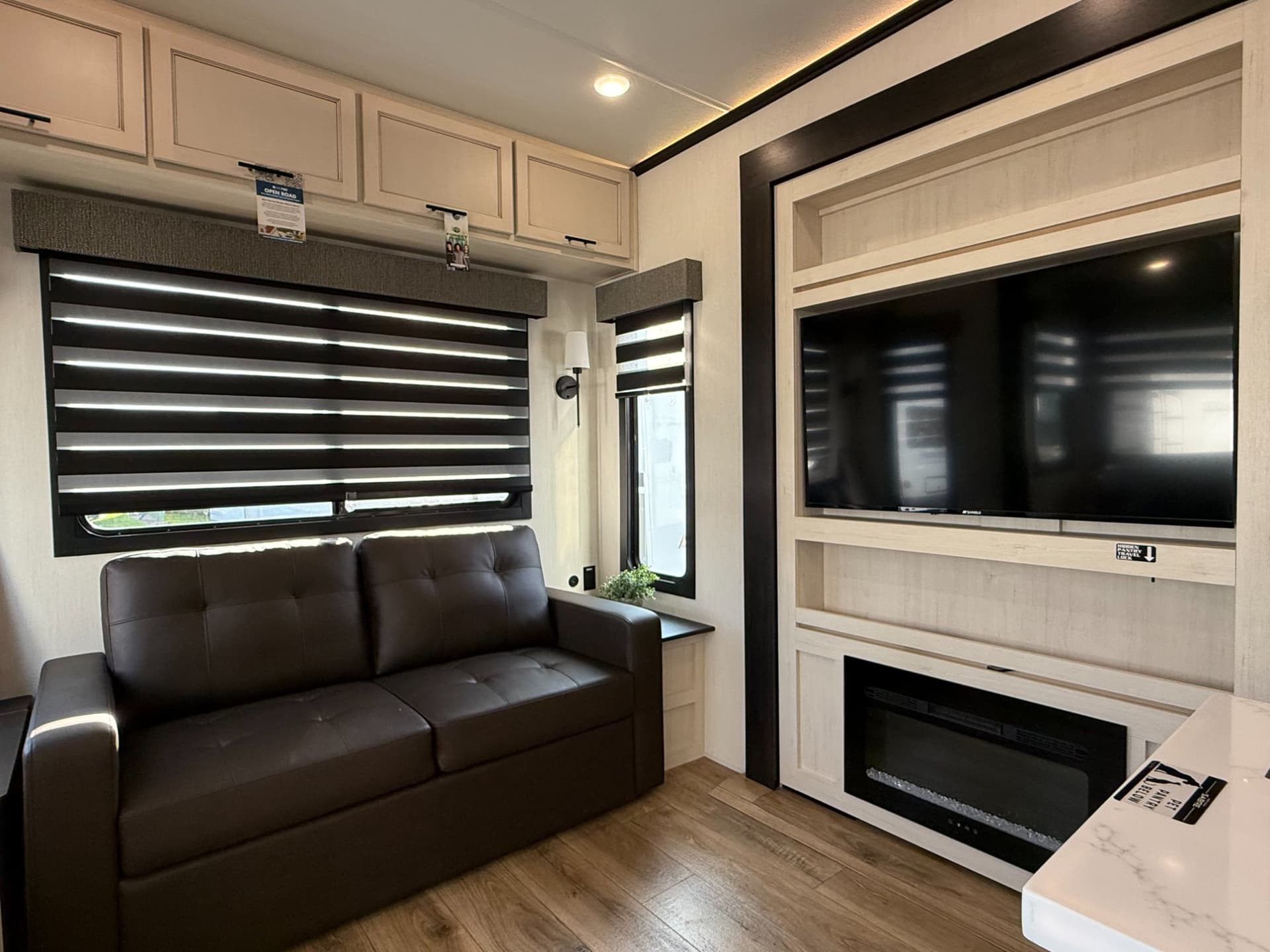 2026 Forest River 2026 Forest River Sabre - thumbnail 20