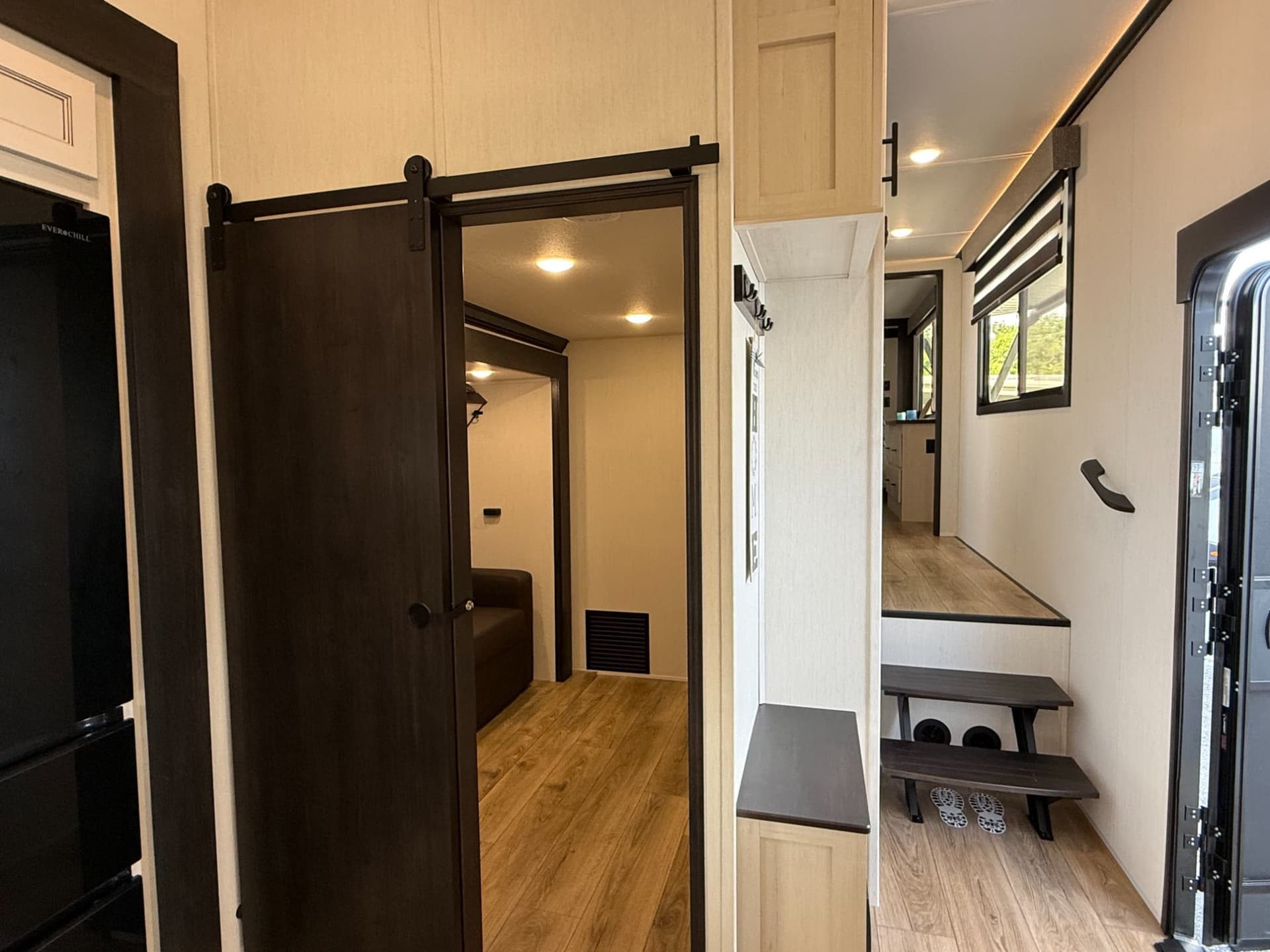 2026 Forest River 2026 Forest River Sabre - thumbnail 23