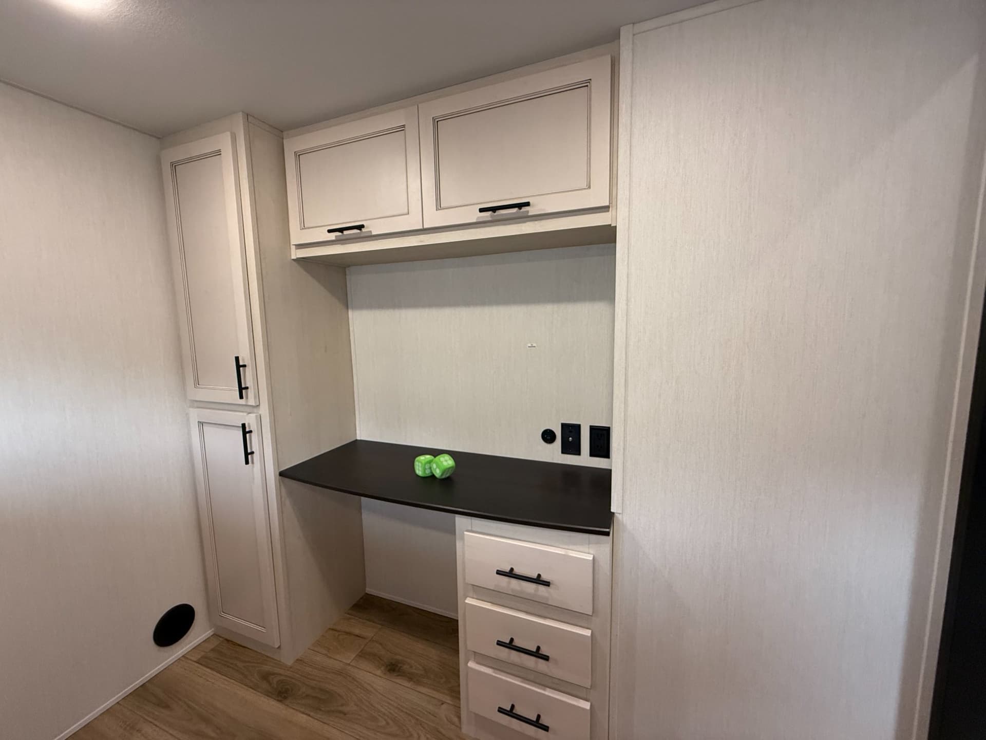 2026 Forest River 2026 Forest River Sabre - thumbnail 27