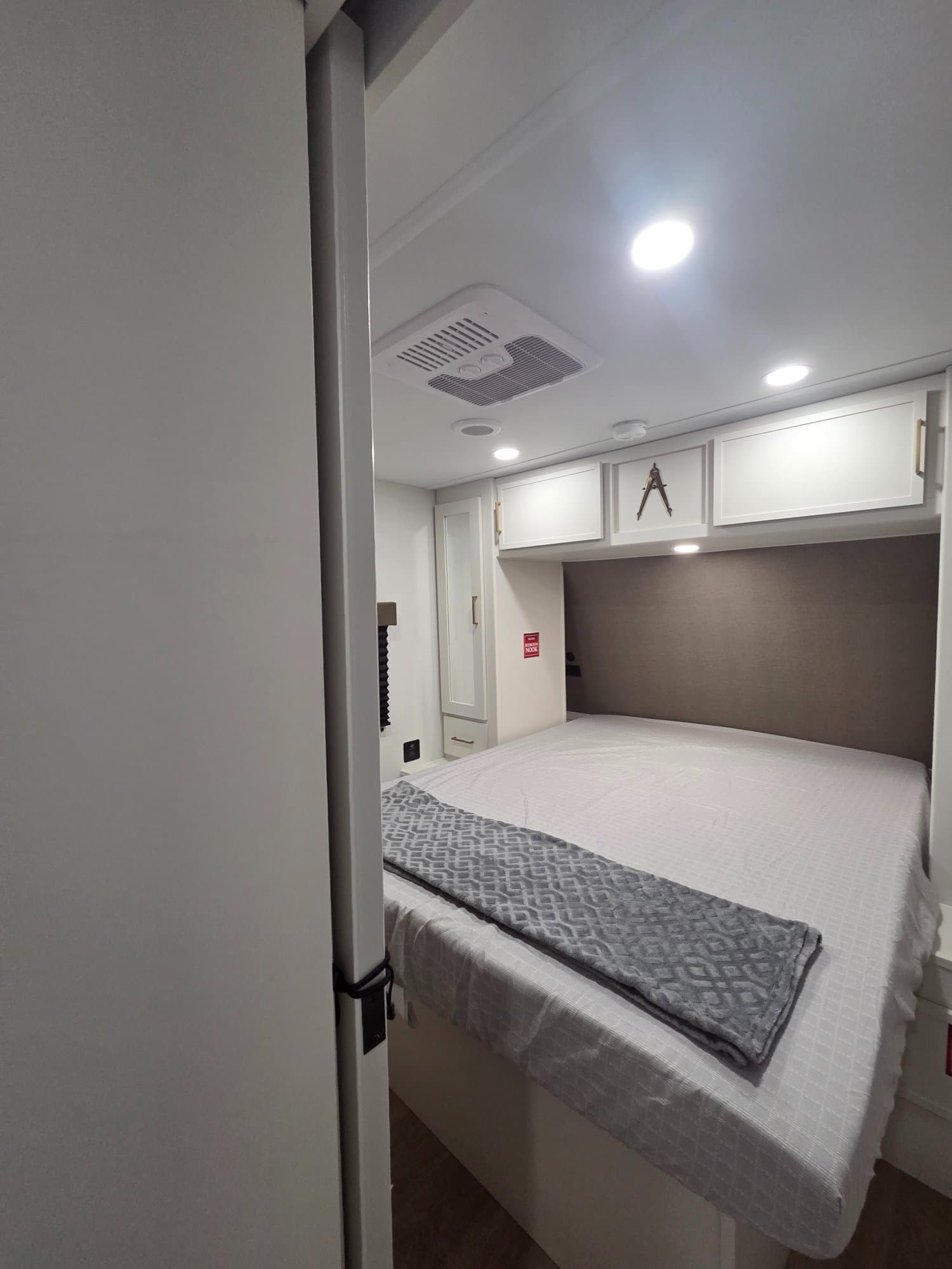 2026 Grand Design 2026 Grand Design Transcend - thumbnail 21